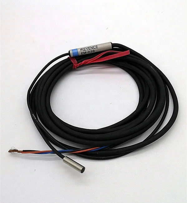 KEYENCE EM-038    Proximity sensors with in-cable amplifiers       f3.8, NPN    New original