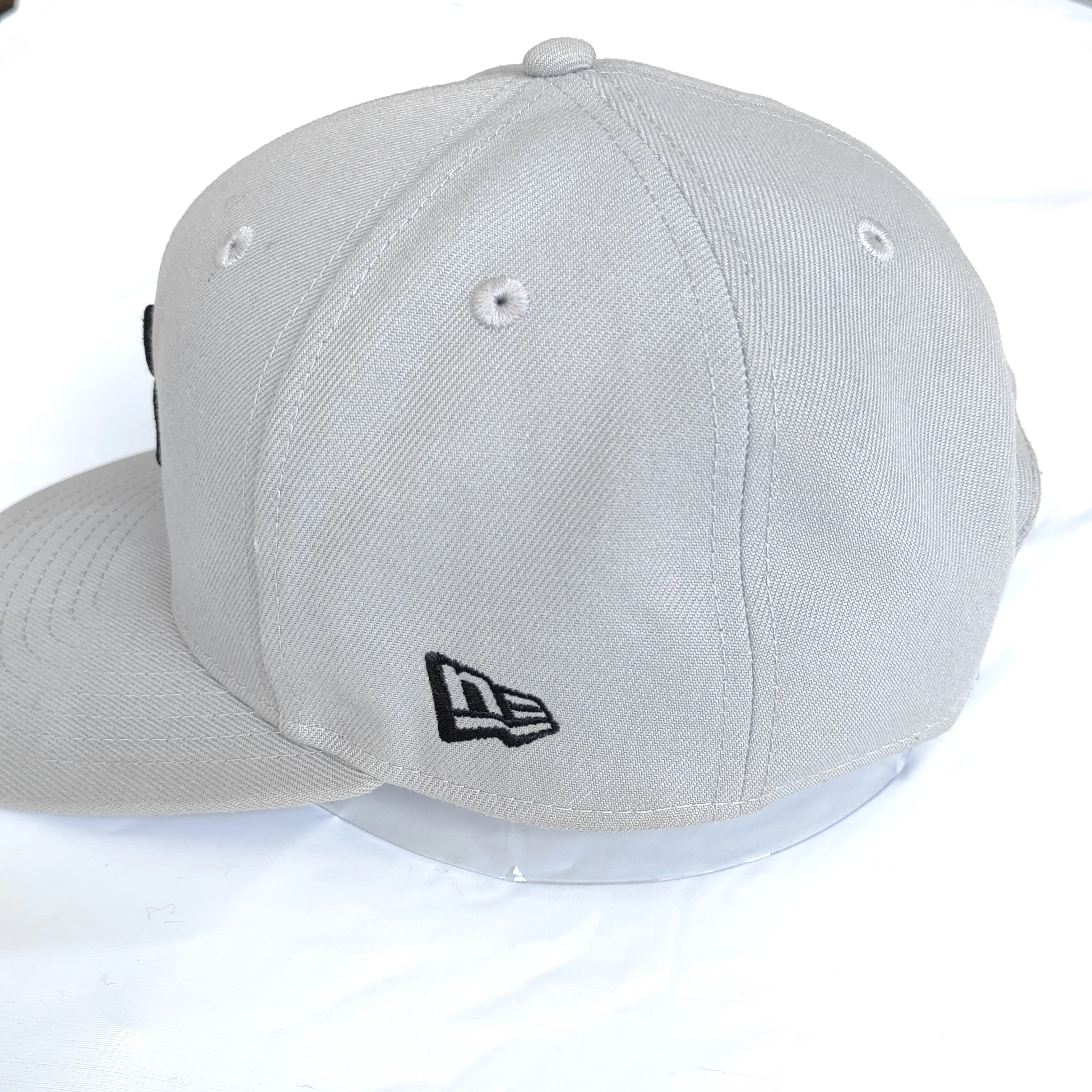 Wholesale white fashion custom embroidered visor dad truck baseball hat