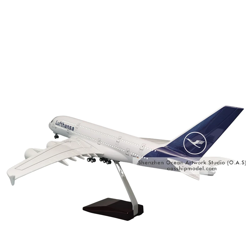 Сувенирная модель самолета пластиковый воздушный Аэробус 380 Lufthansa 1/160 для коллекций и демонстрации подарок пилота