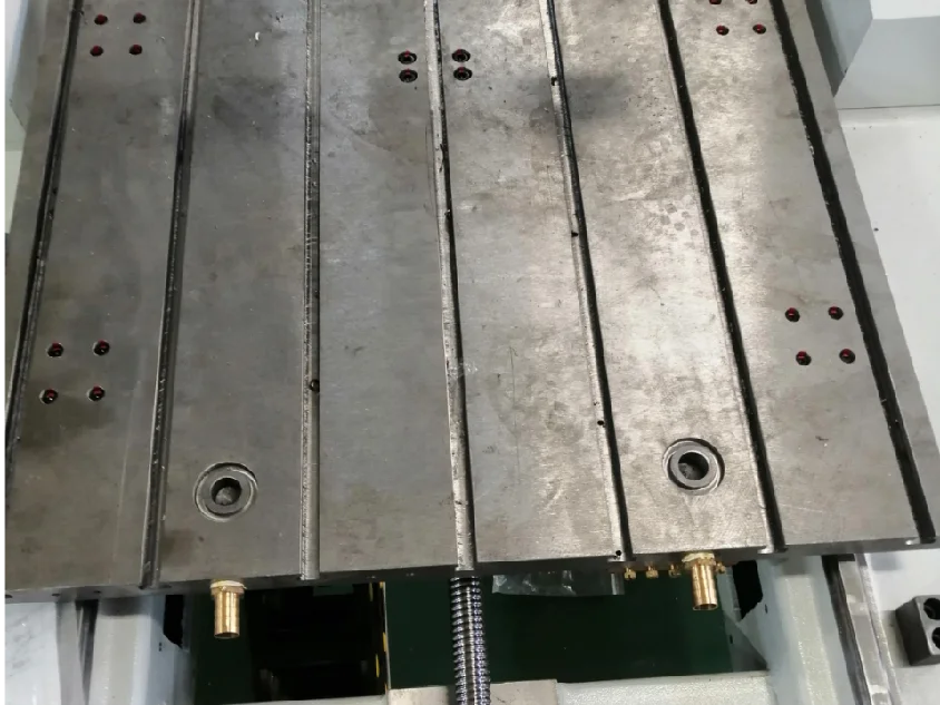 R-6060 The gadget is a small desktop mini CNC router machine. Making hobbies like small toys