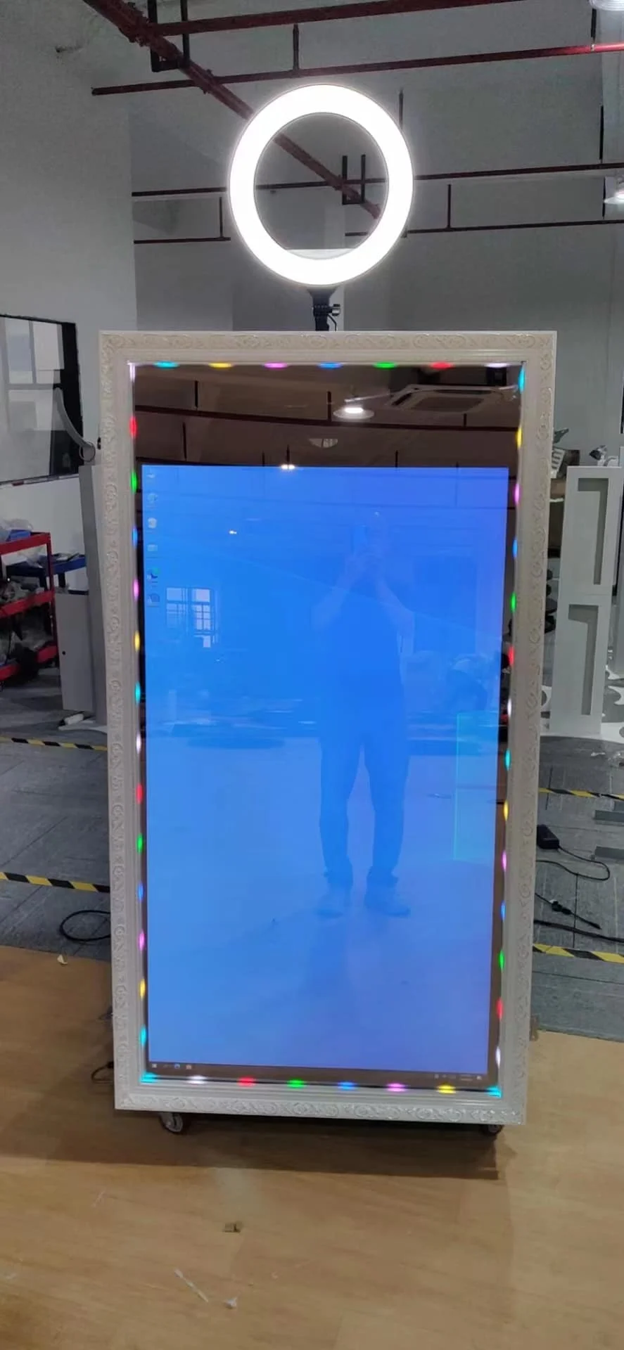 Hot sell admirable instant touch screen  best Magic Mirror Photo Booths