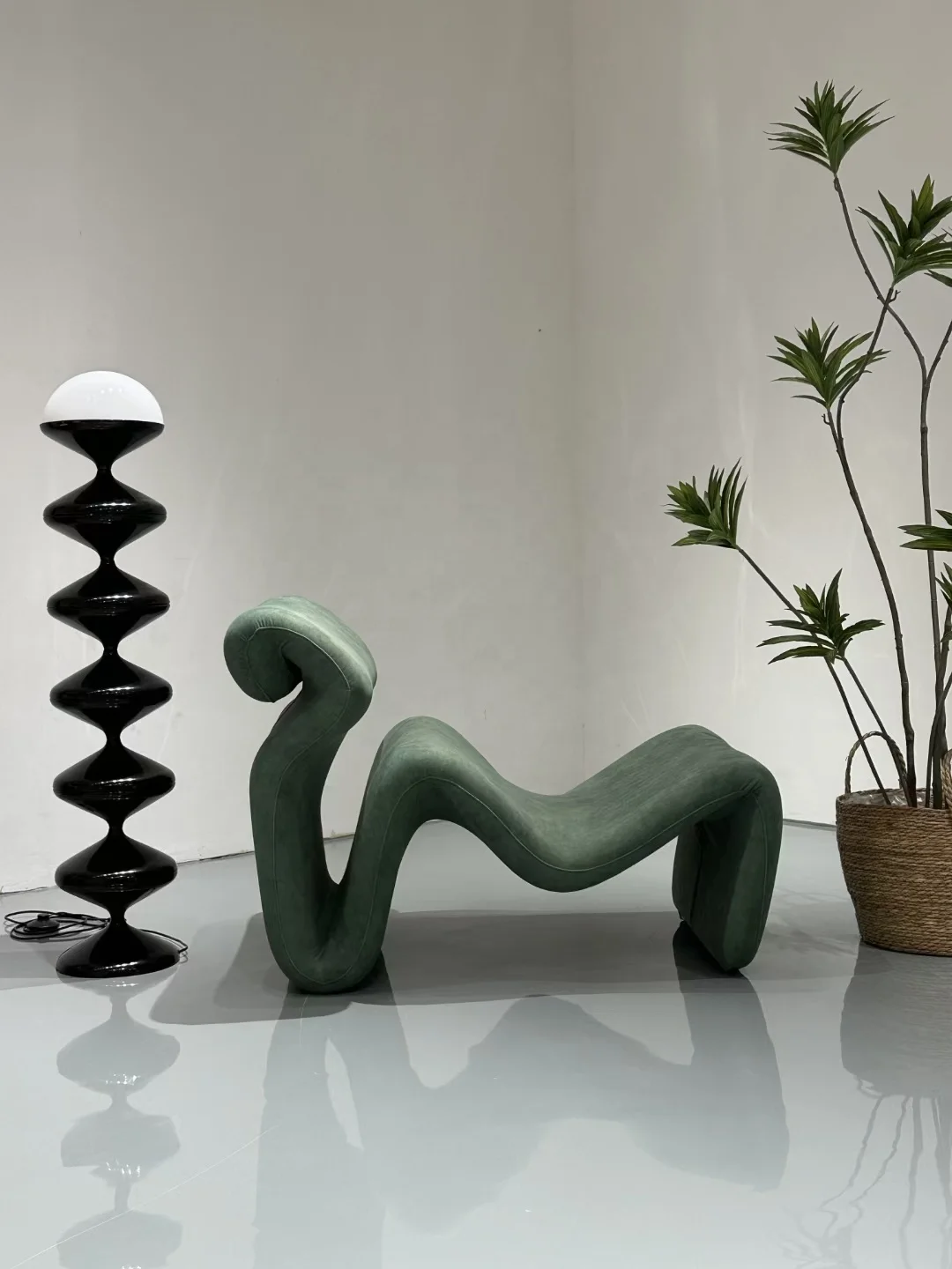 MEIJIA Designer abstract lines fold and Etcetera Bend bendy velvet Lounge Chair fiberglass profiled lounge chair