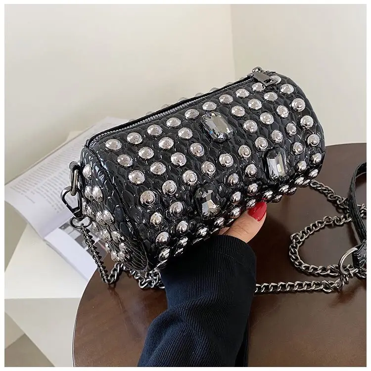 2022 Hot Sell rivets purses girls luxury messenger hand bags lady fashion Bucket handbags purses for woman