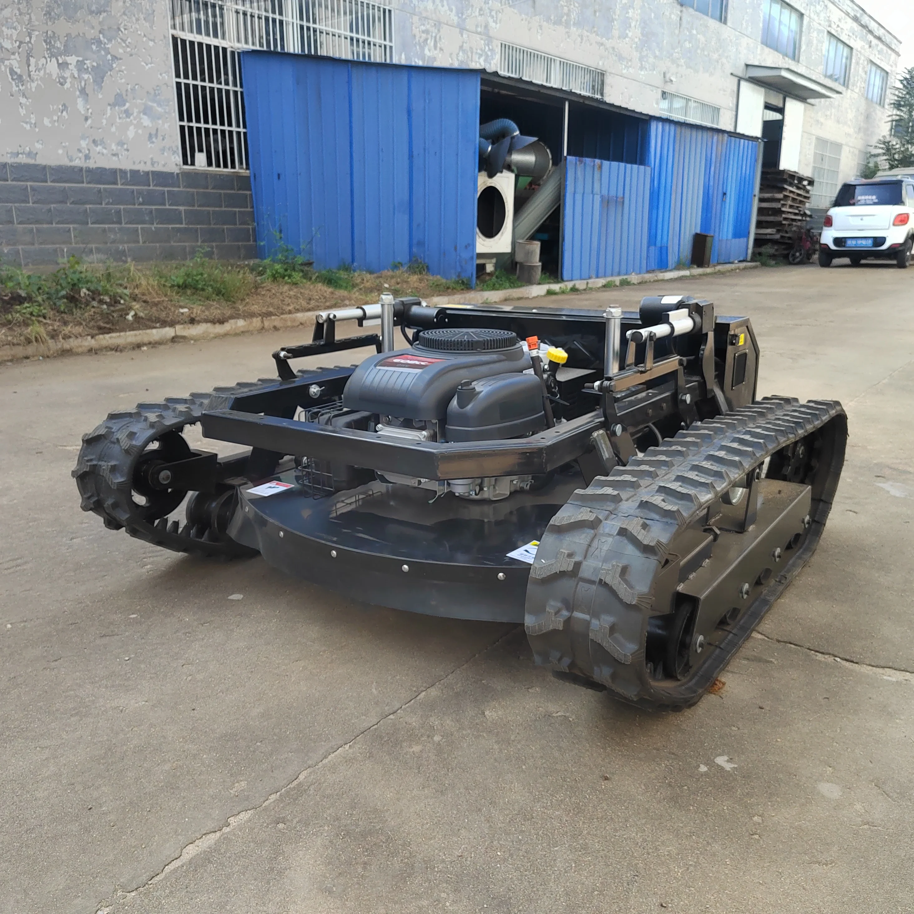 All-terrain slope mower Radio controlled mower robotic mower