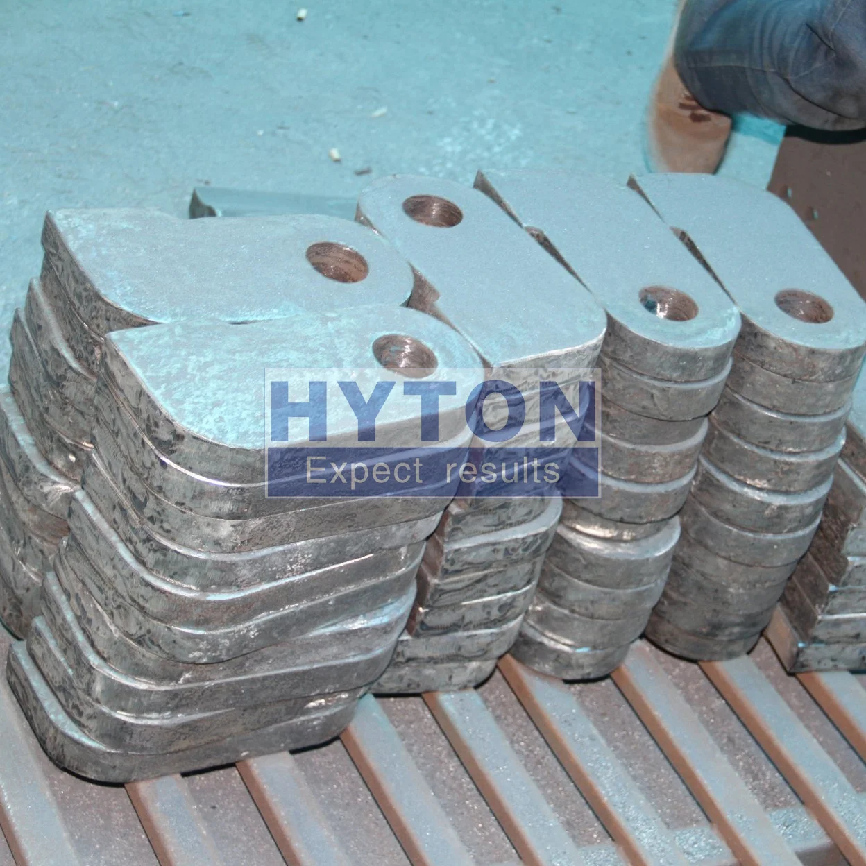 OEM Quality Stone Impactor Crusher Wear Parts Hammer Crusher Wear Plate
