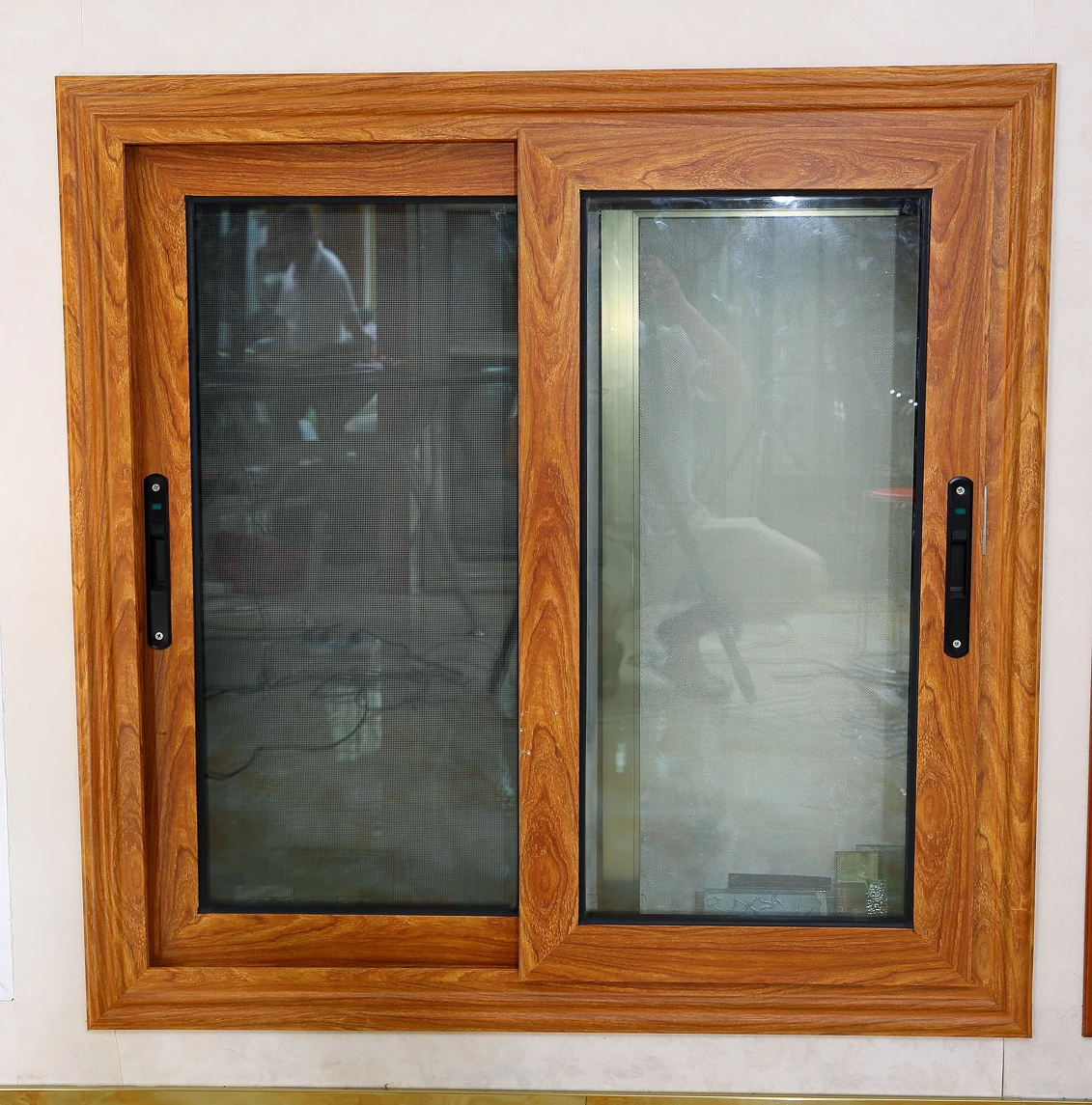 Manufacturer Price 2.5mm Aluminum Frame Double Tempered Glazed Sliding Window with Sigenia Handle Lock