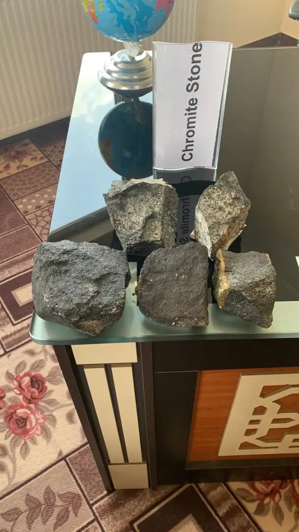 Genuine Wholesale Natural Rough Chromite Mineral Specimen Stone Raw Ore Mineral Ore Lumps OEM Offered