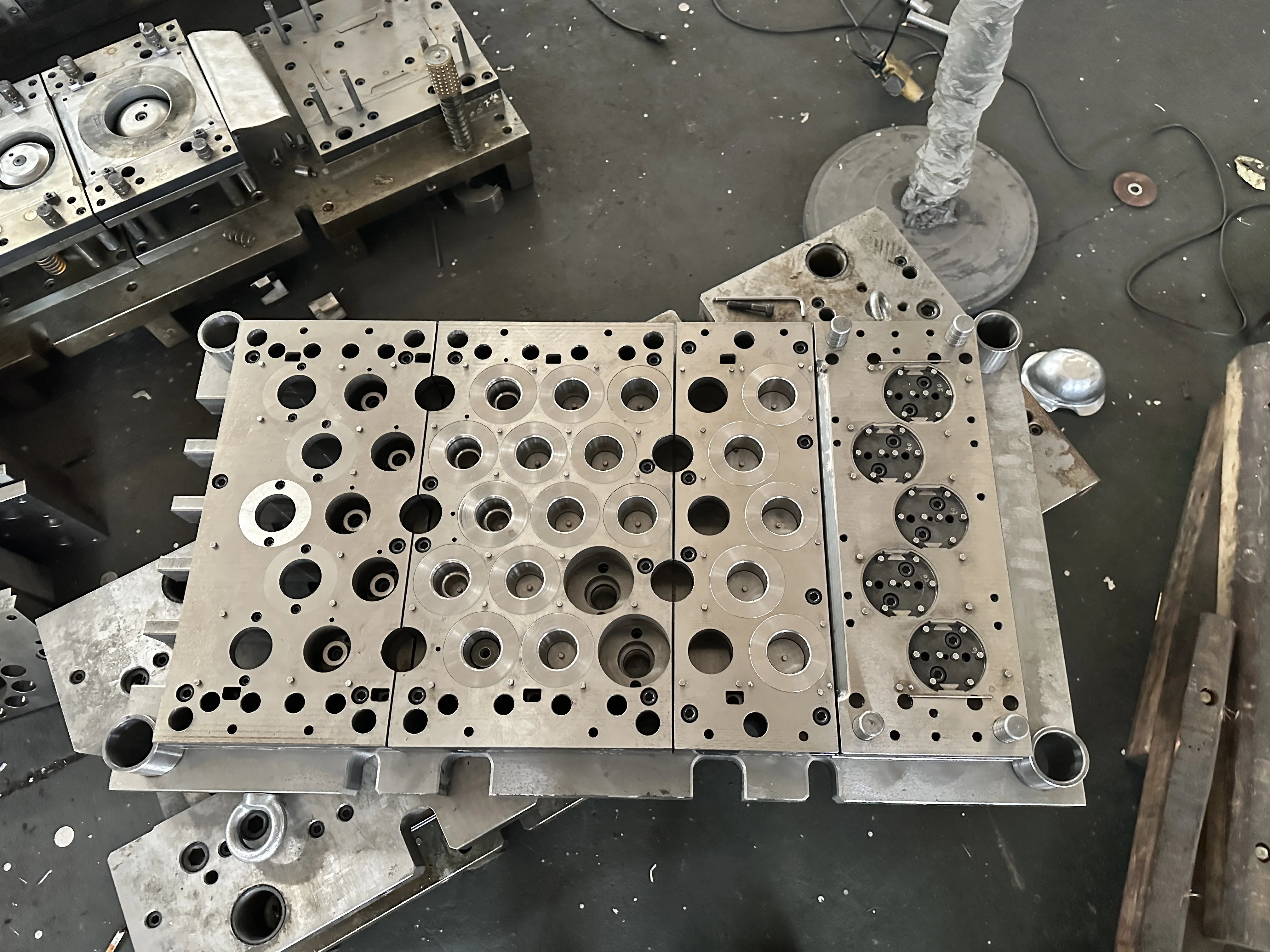 Metal Progressive Stamping Die Punching Press Moulds Deep Drawing Mould Press Tool Die Sets