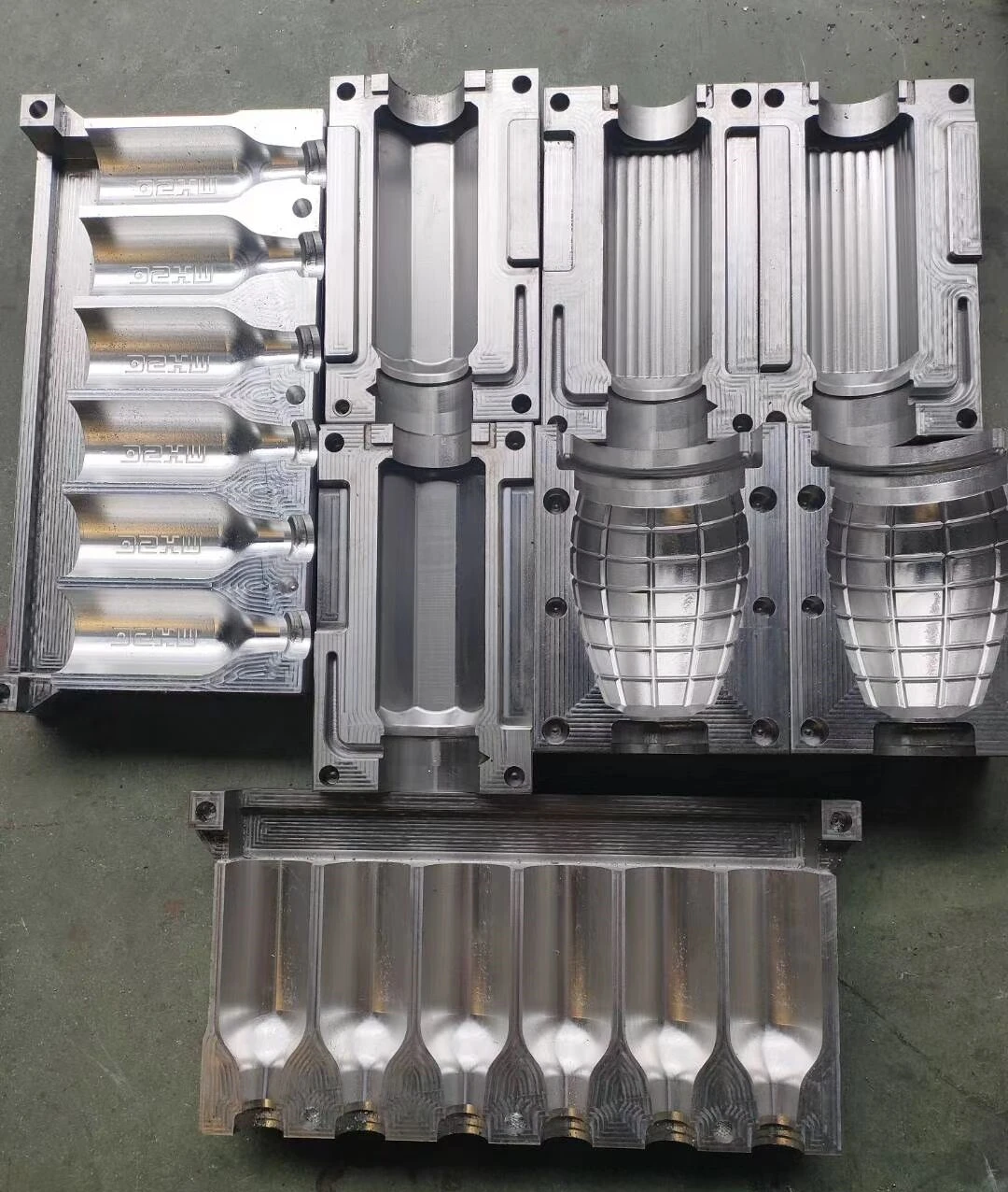 Plastic spray bottle mould plastic mould design Has a cheap price SMART company Edible oil plastic bottle