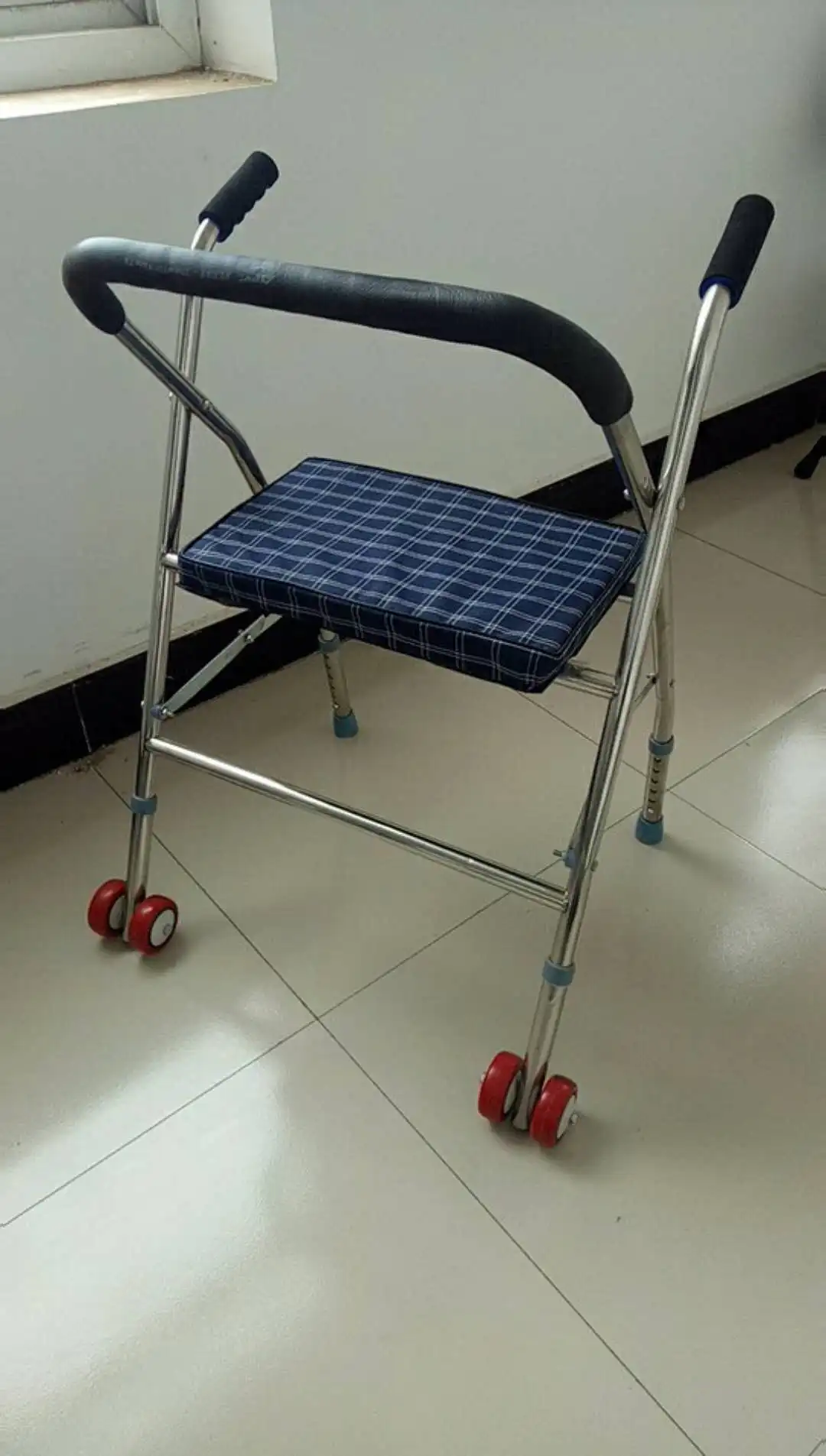 Elderly walking folding shopping cart seat can sit can push four wheels to buy vegetables and can help walk a small cart