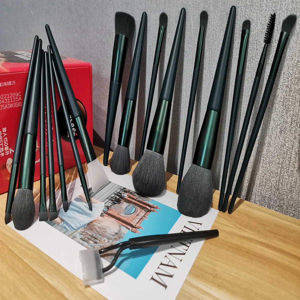 Hot Sale 16pcs Green Handle Make Up Brush Set Eye Shadow Cosmetic Brushes Professional Makeup Brush Set Custom Private Label
