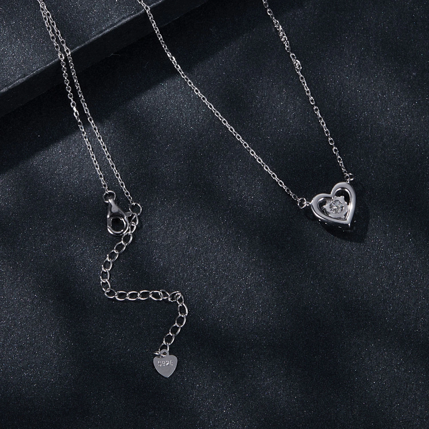 Real D Color 0.5 Carat Moissanite Love Necklace Wedding Romantic Proposal 925 Sterling Silver Heart Shaped Clavicle Chain
