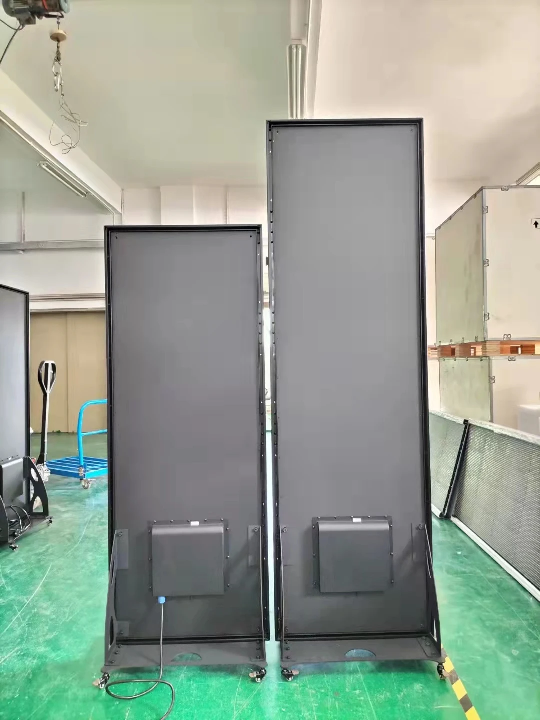 P2.5 Floor Standing Outdoor LED Poster Portable Advertising Billboard Advertising LED Display Screen for Shopping Mall Store