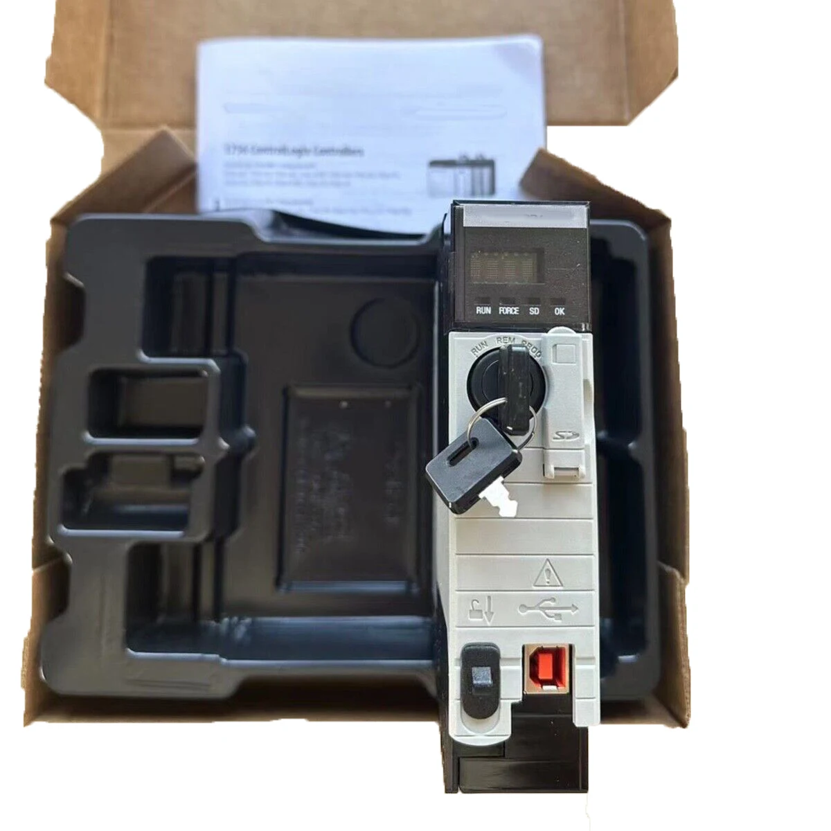 100% абсолютно новый 1756-OV16E 16-точечный D/O Модуль PLC контроллер 1756OV16E