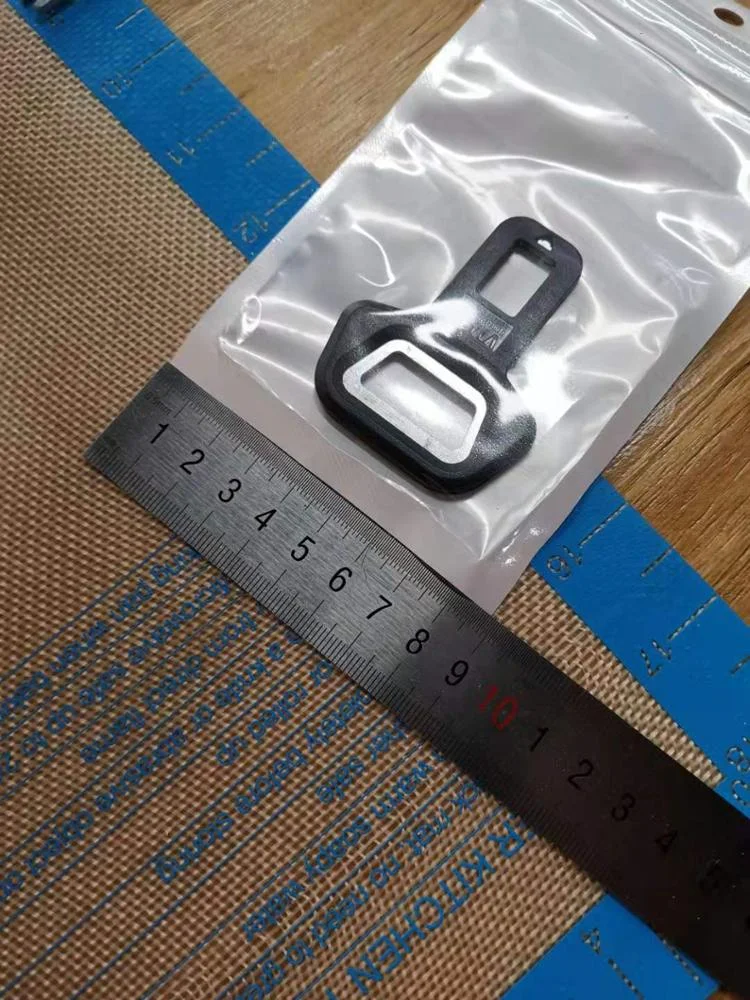 Car Safety Seat Belt Buckle Clip Beer Bottle Opener Universal Car Seat Belt Buckles Bottle Opener Clip Vehicle Mounted Bottle O