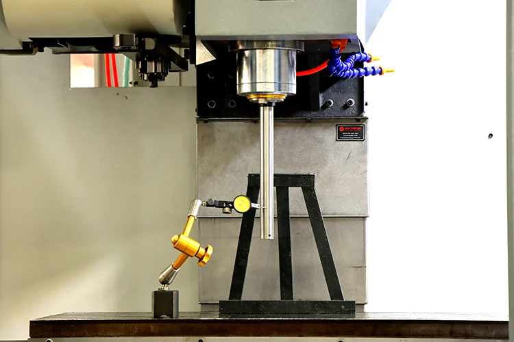 Vmc650 Лидер продаж универсальный маленький фрезерный станок с ЧПУ