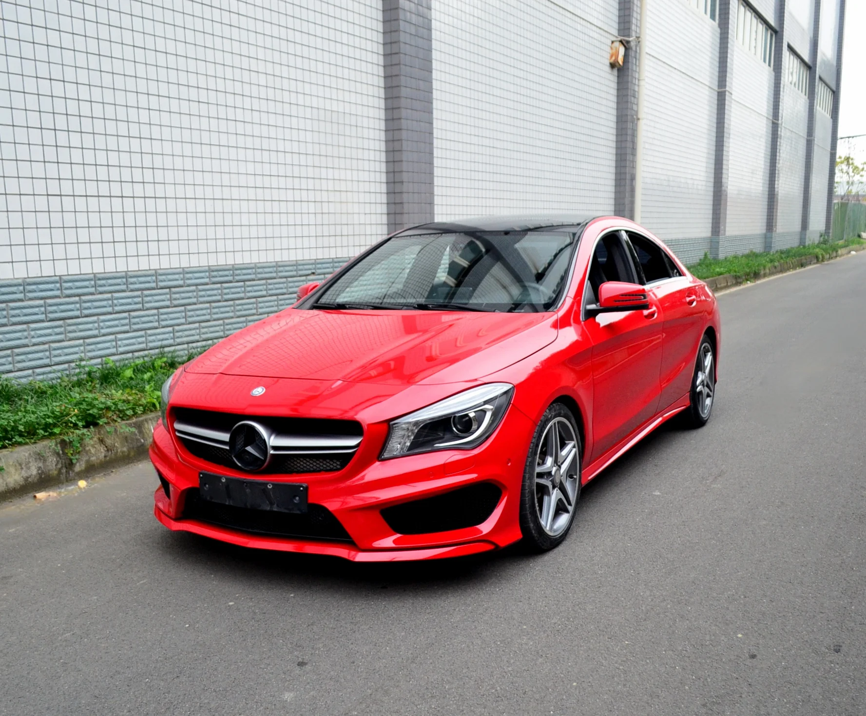 Б/у Benz CLA седан Feb-2016 78603 305 миль бензиновые Euro V 2 0 T 184Hp 300Nm 7 DCT PART-4WD 225/40 R18 шины