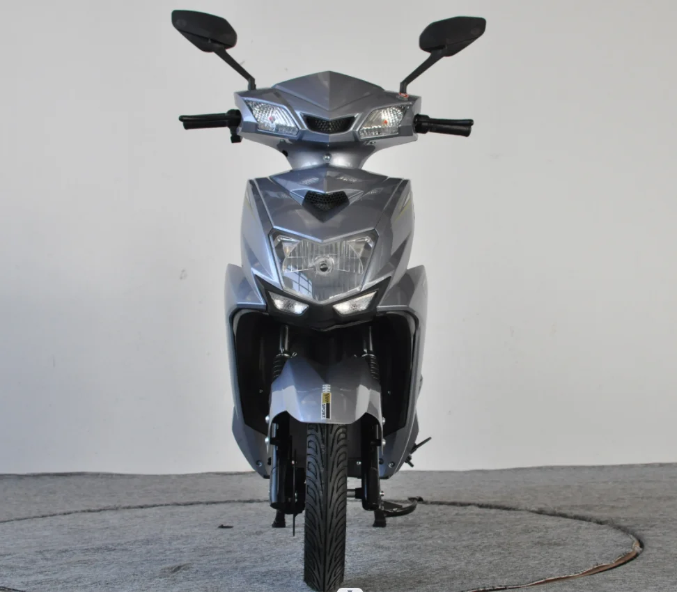 electric moped scooter with 1000W motor and 45km/h