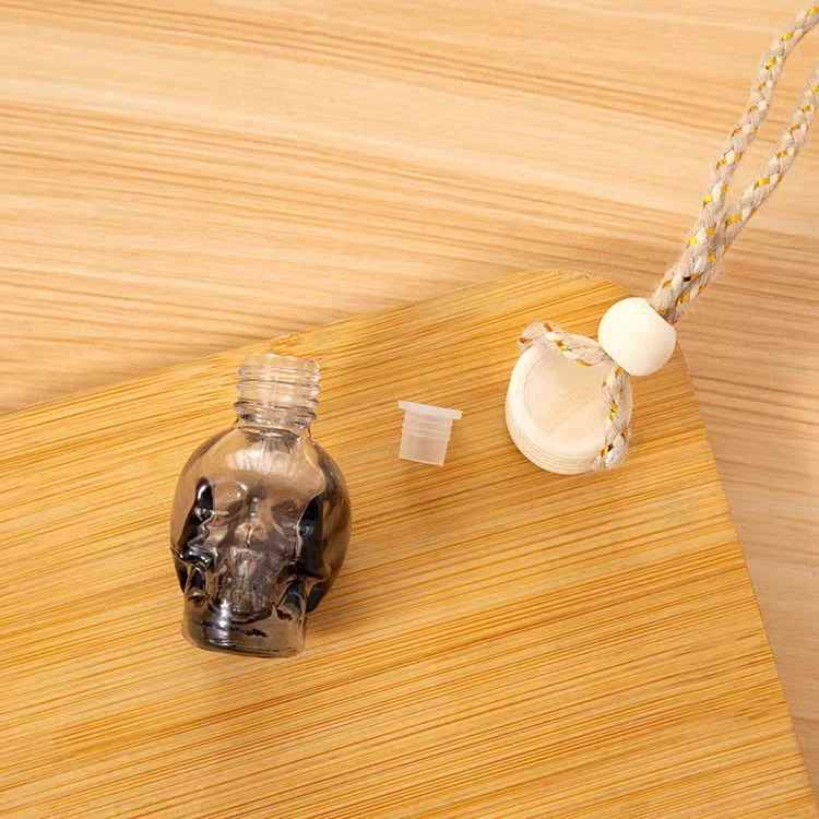 Car Perfume Bottle Air Freshener Diffuser Empty Bottle 8ml Individuality Skull Heads Perfume Pendant Bottle
