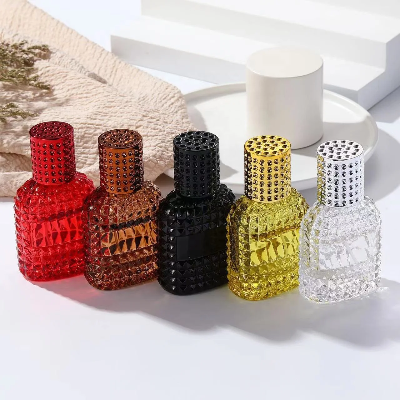 30ml High grade portable glass perfume spray bottle exquisite lady bottle body perfume fragrance gold black empty bottle