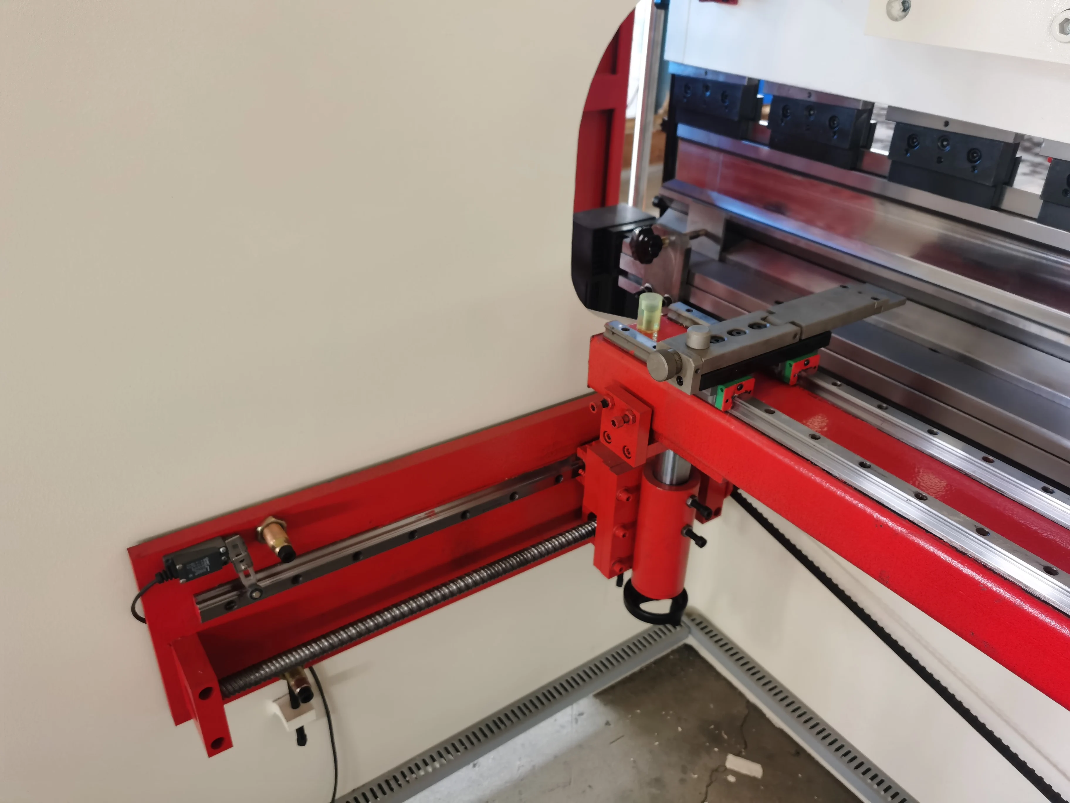  Китай Rbqlty 100T2500mm CNC гидравлический листогибочный пресс