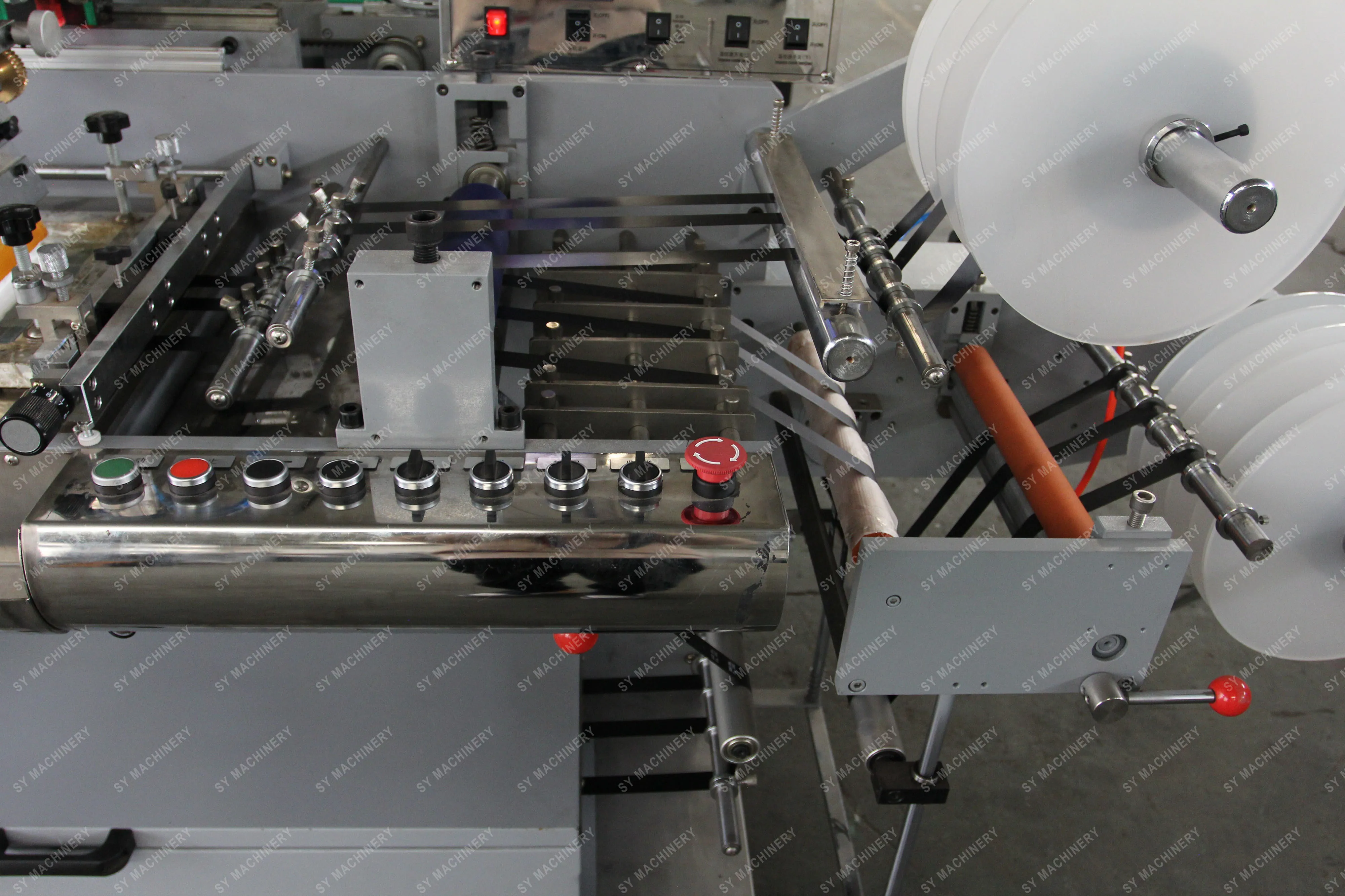 Automatilc Multi-Color Silk Cloth Poly Type Fabric Ribbon Woven Logo T-Shirt Labels Screen Printing Machine