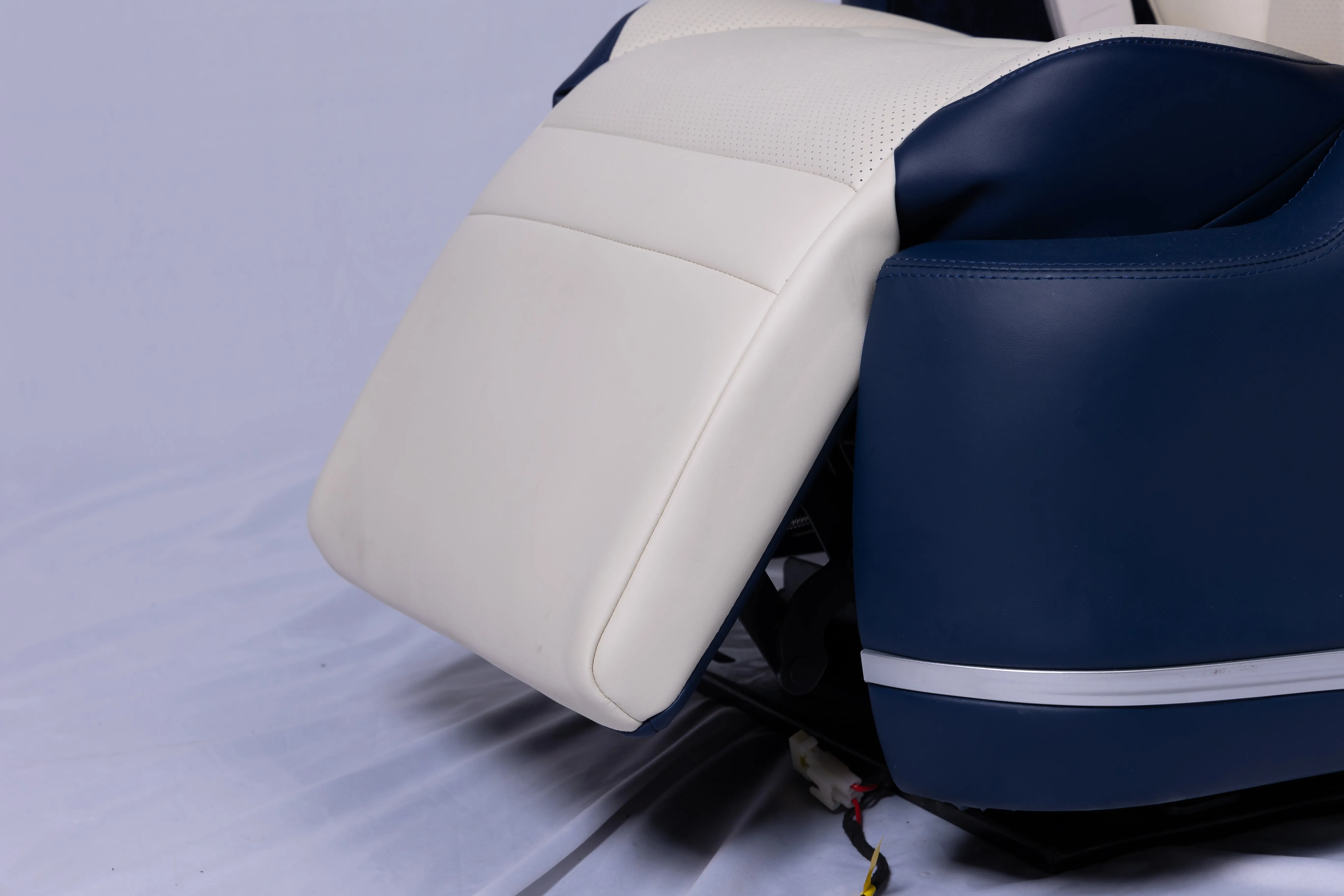 Luxury Electric Leather Car Seat With Footrest Wireless Charging For Vito Vclass Alphard Vellfire