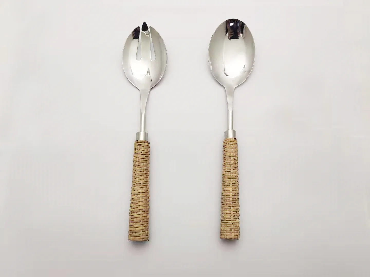 
Salad serving set with wooden bamboo woven handle 