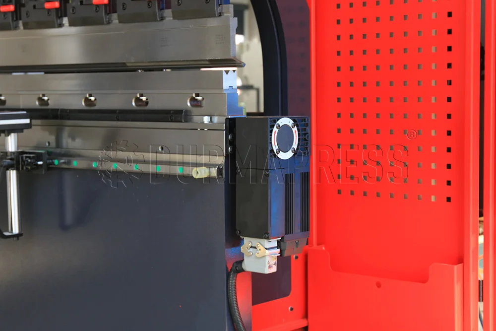 At A Loss 125 TON 3200Mm CNC 7 Axis  Hydraulic Sheet Nanjing Press Brake Machine With Delem DA66T For Sale