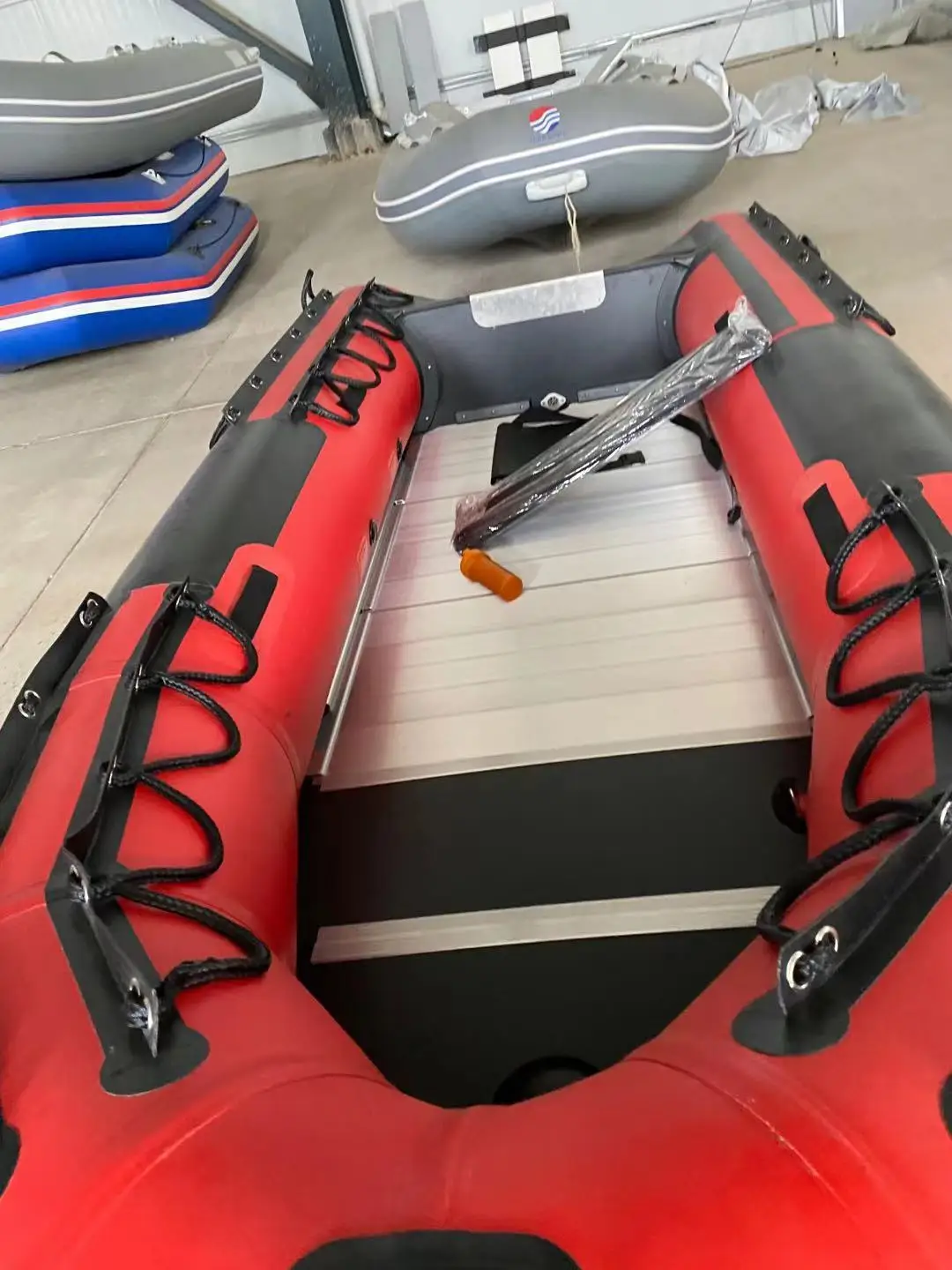 Inflatable boat  6-8 people PVC material boat Fishing kayak