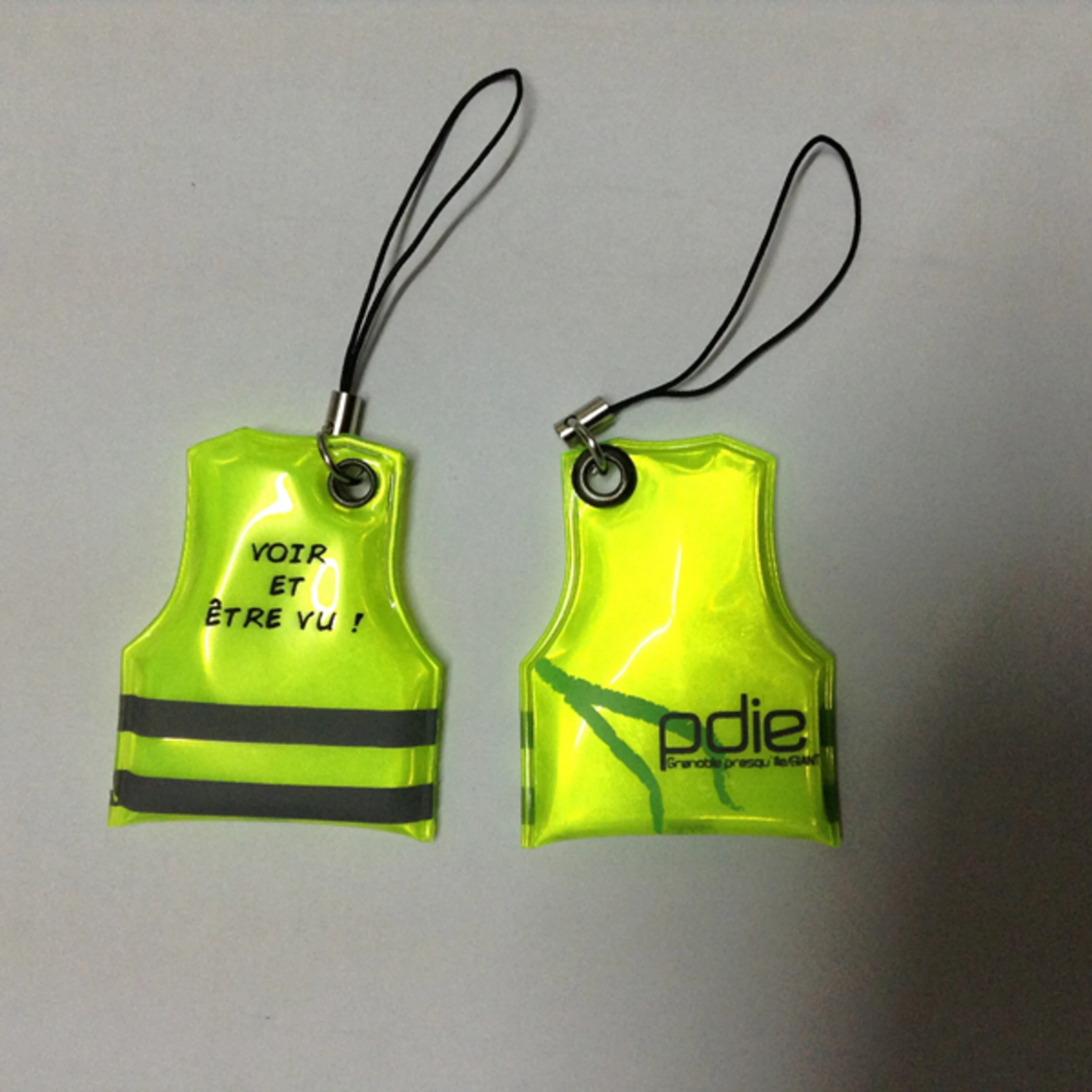 Customized light keychain promotional LED PVC keyrings cheap rubber keychain LED reflective key chain