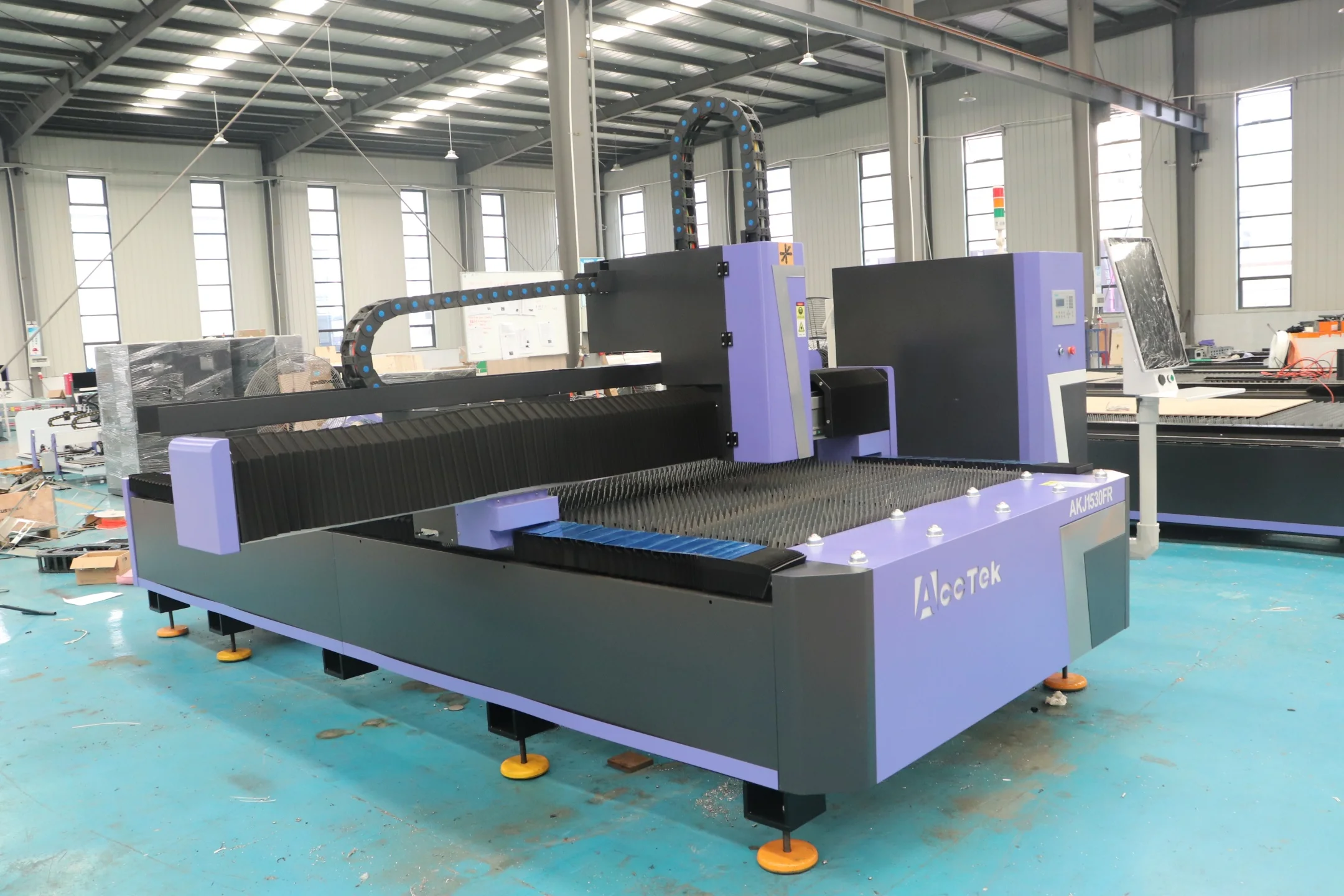 3kw Cnc Sheet and tube fiber laser cutting machine Iron Plate Fiber Laser / lazer Cutting Machine Price