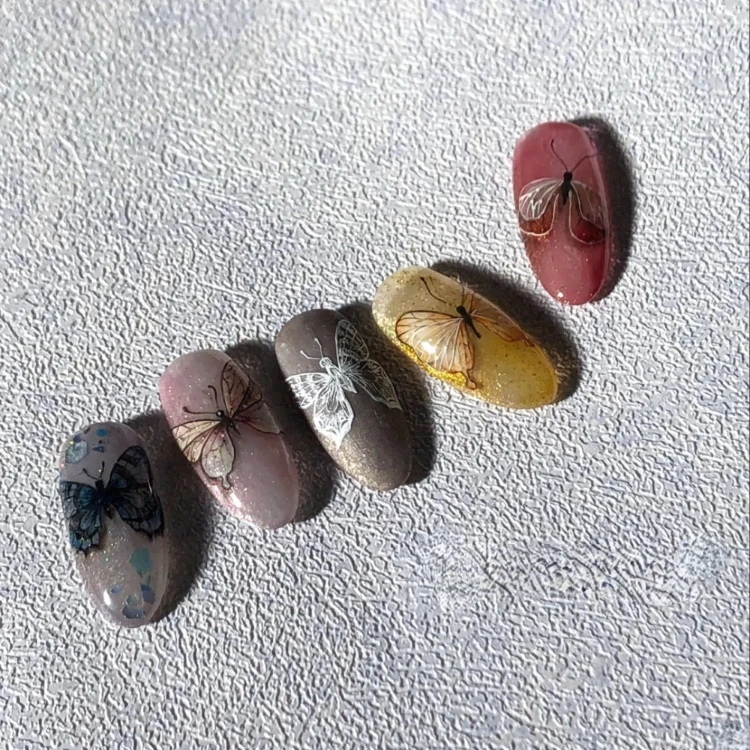 French Almond Coffin Design Short Artificial Fingernails High Quality Red ABS Press-On Nail Art Gold Glitter Star Pattern