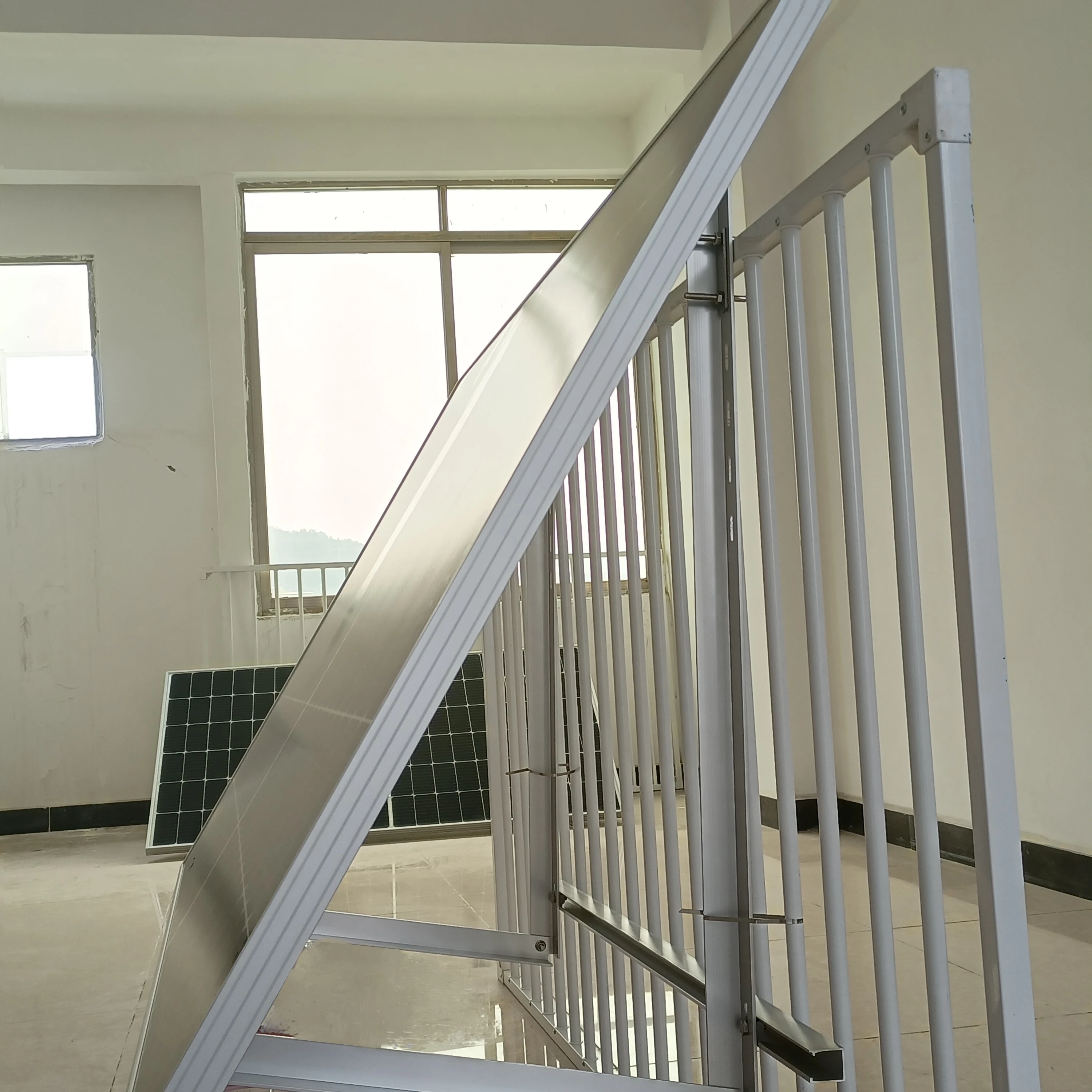 Solar Mounting System Solar Roof System Balcony Solar Deye NEP BDM600 800W 1000W 1500W Hoymiles hm-600 Micro Inverter