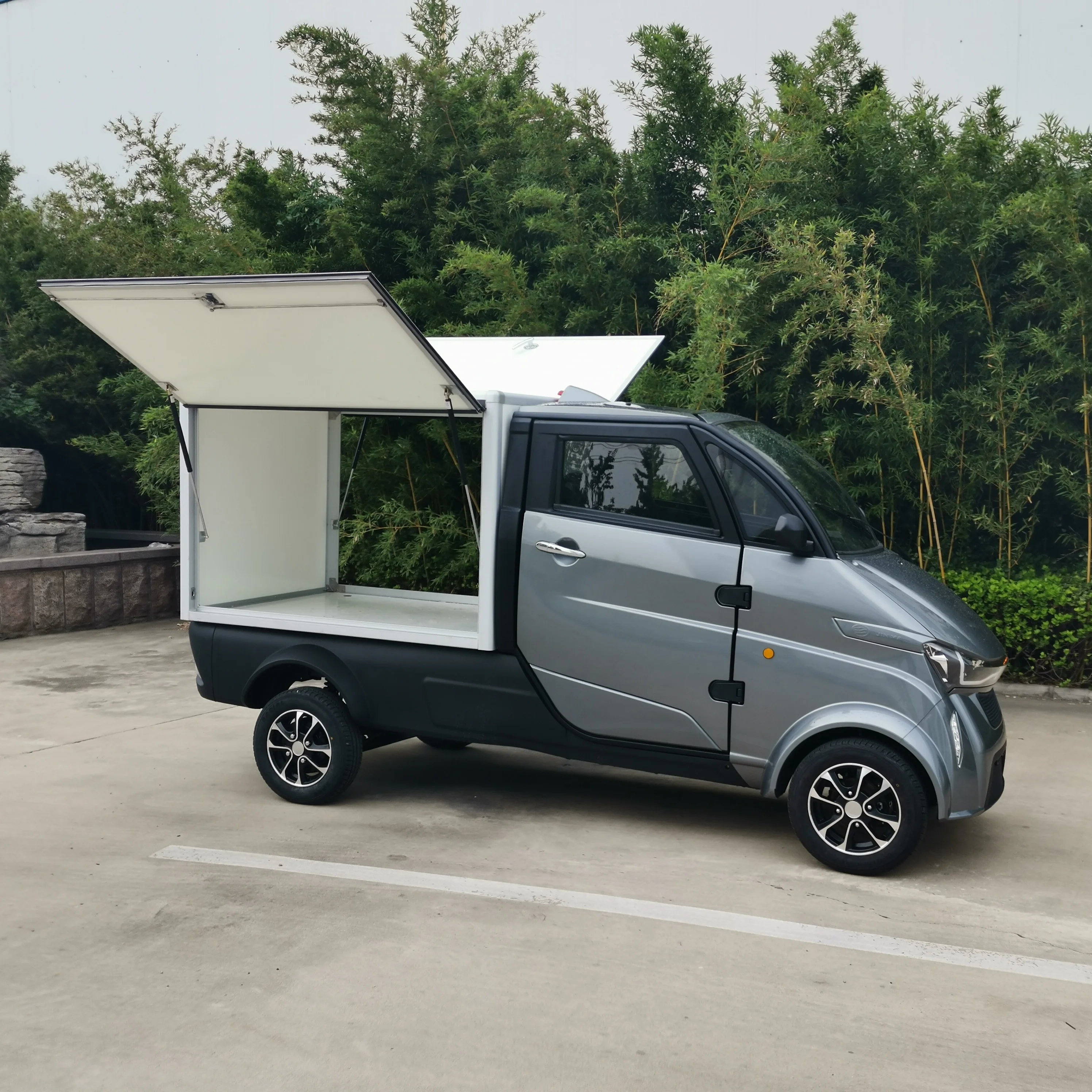 electric delivery vehicle.jpg