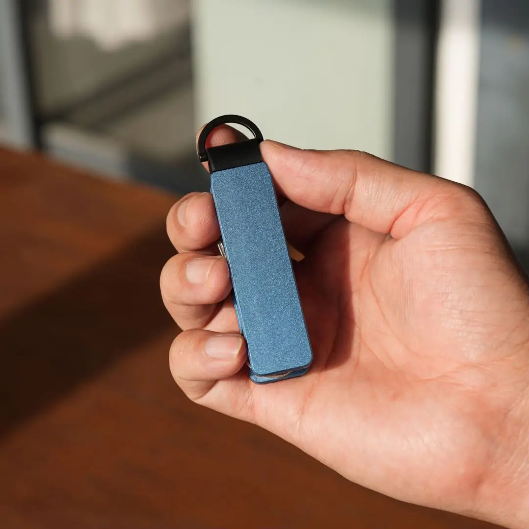 New Minimalist Innovative Keyholder Compact Metal Keychain Lightweight and Portable Aluminum Alloy Key Manager
