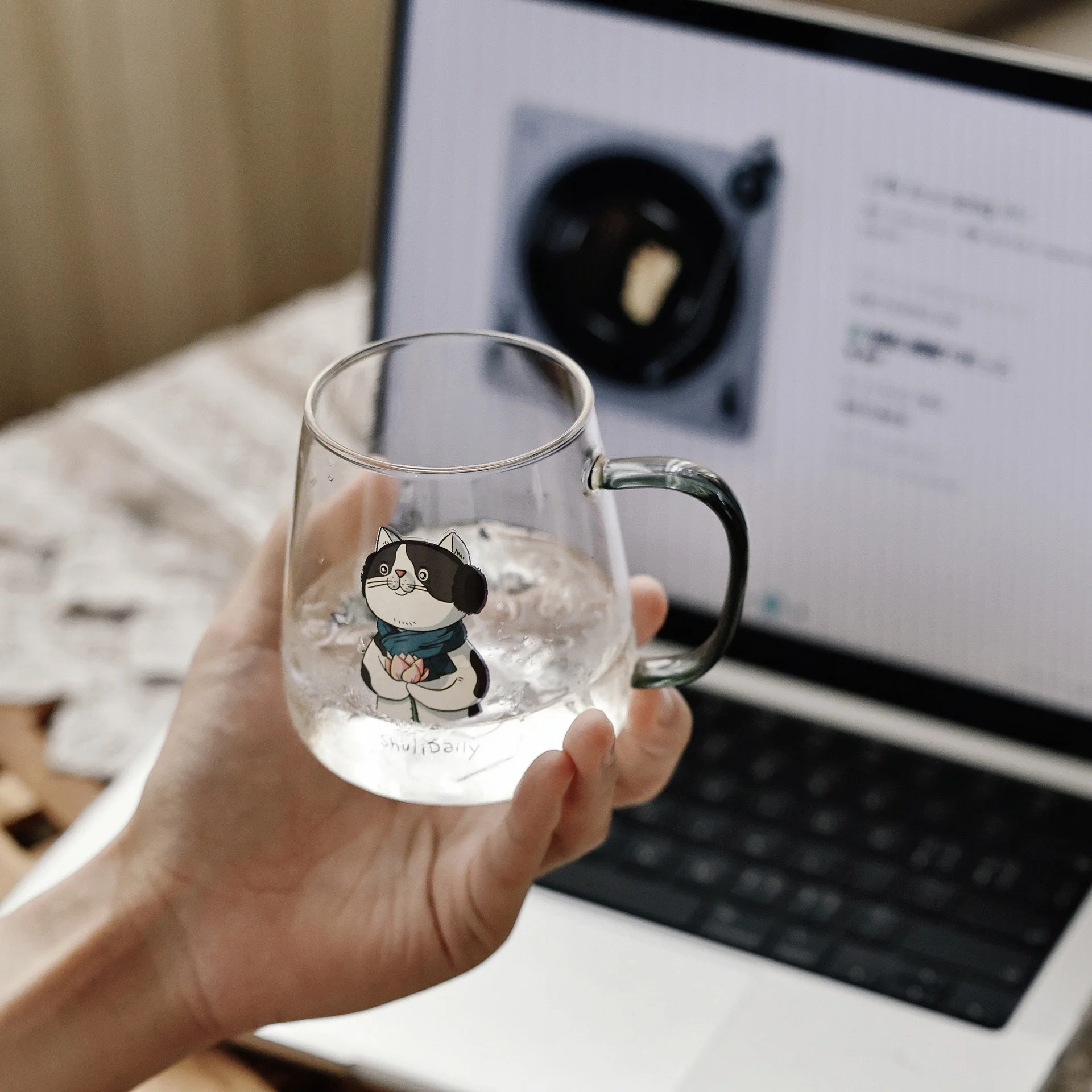 Factory wholesale custom logo 3D cute cartoon little bee transparent glass mug with lid spoon gift coffee cup for the office