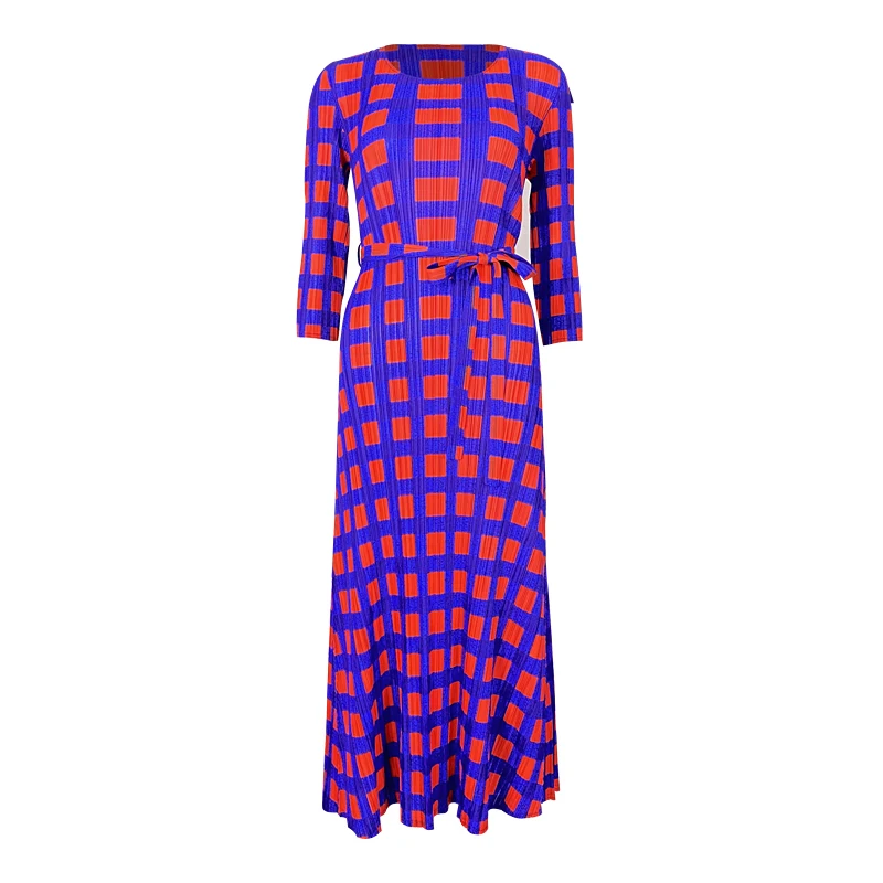 The new spring/summer 2021 will feature a printed crew-neck belt with a high-fashion plaid skirt