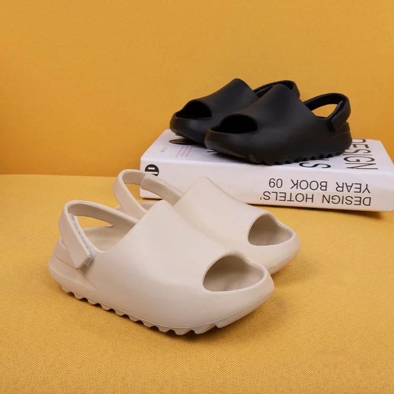 Hot Selling Children Slippers Summer Outdoor Beach Fashion EVA Sandals Kids Yeezy Slides Slippers Factory