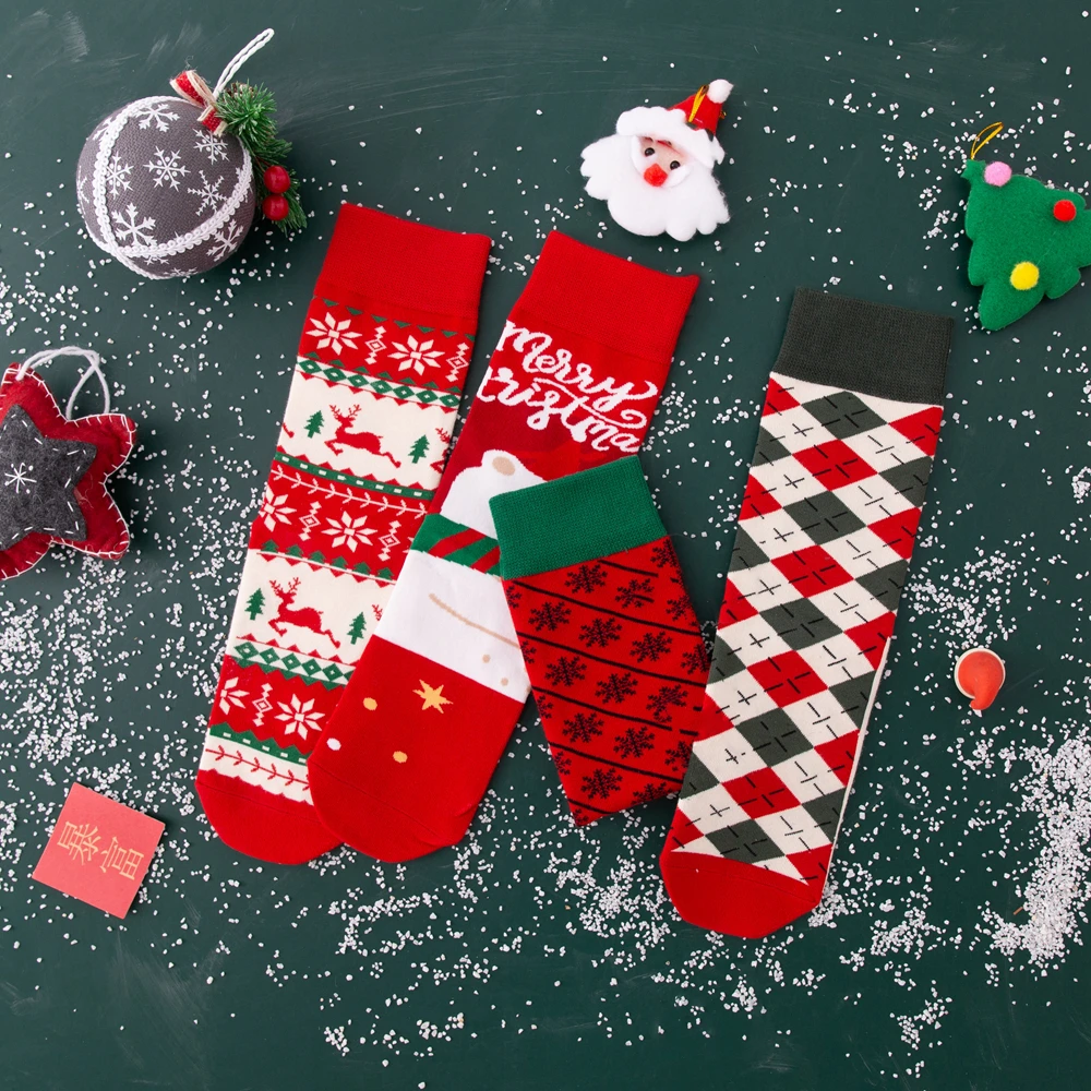 promotional cheap modern women crew festive bear 4 pairs in gift box women winter cute 2021 wholesale christmas socks set
