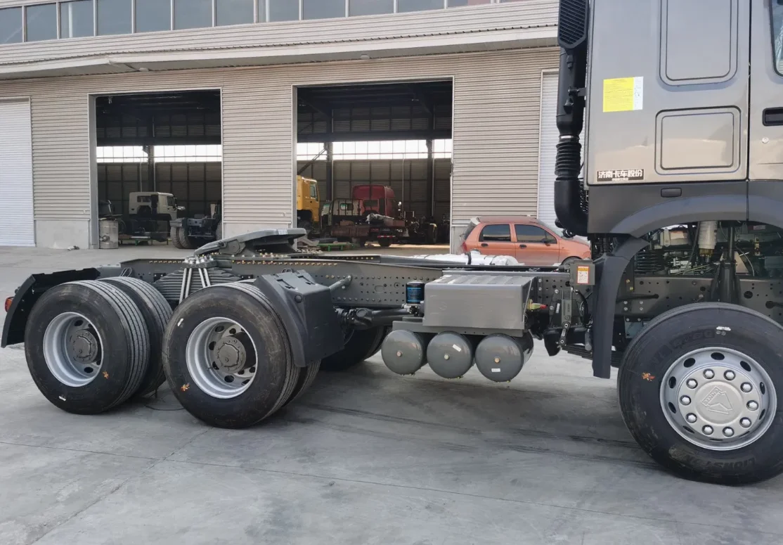 Б/у Новый Sinotruk HOWO 6x4 Тяжелый грузовик самосвал тягач с прицепом.