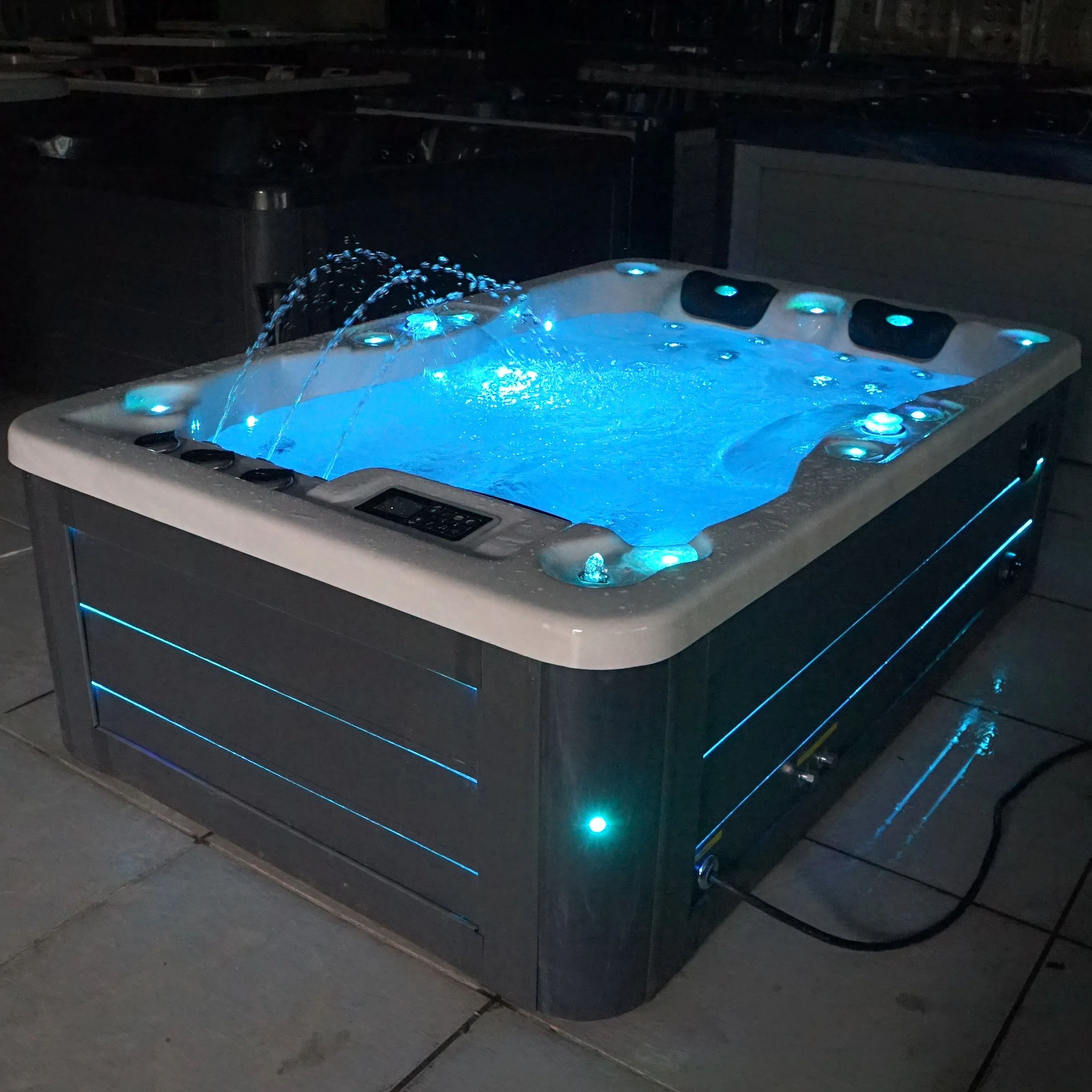Factory Sale Luxury Freestanding Ice Bath Tub Soaking Hot Tub Custom Cold Plunge Bathtub With Spa