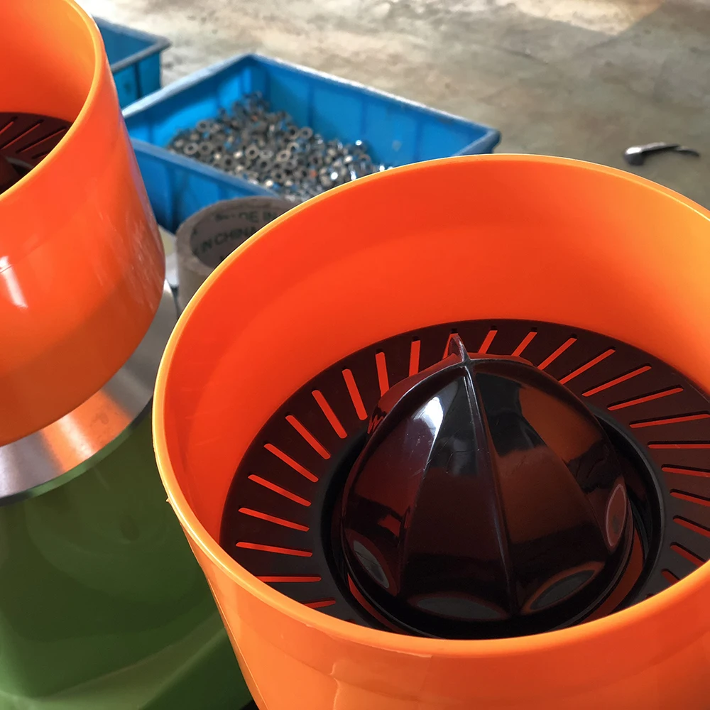 On-time Shipping ODM Plastic Citrus Lemon Juicer Portable Fruit Squeezer