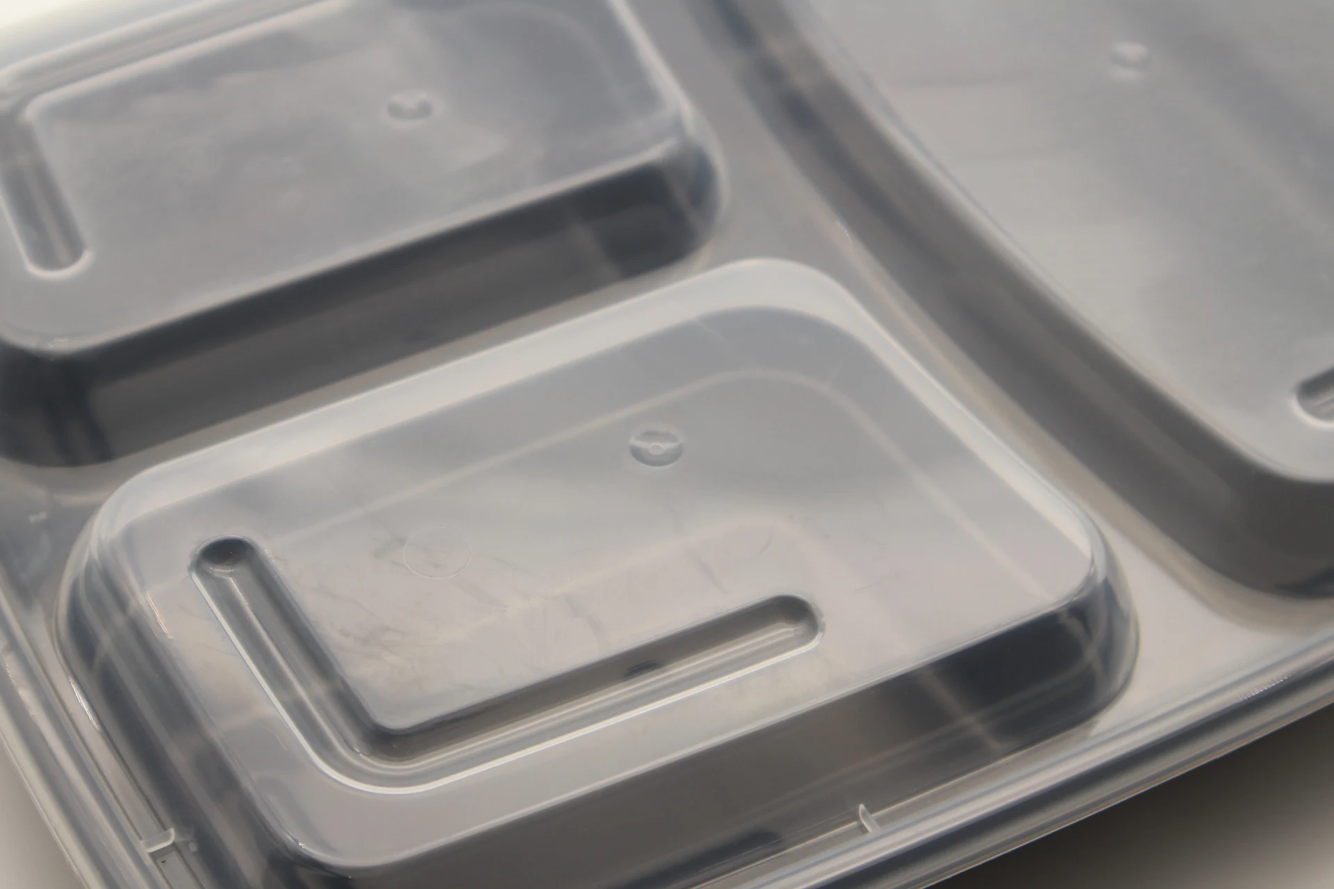 Wholesale popular plastic bento microwavable to go lunch box meal prep disposable 3 compartment food container