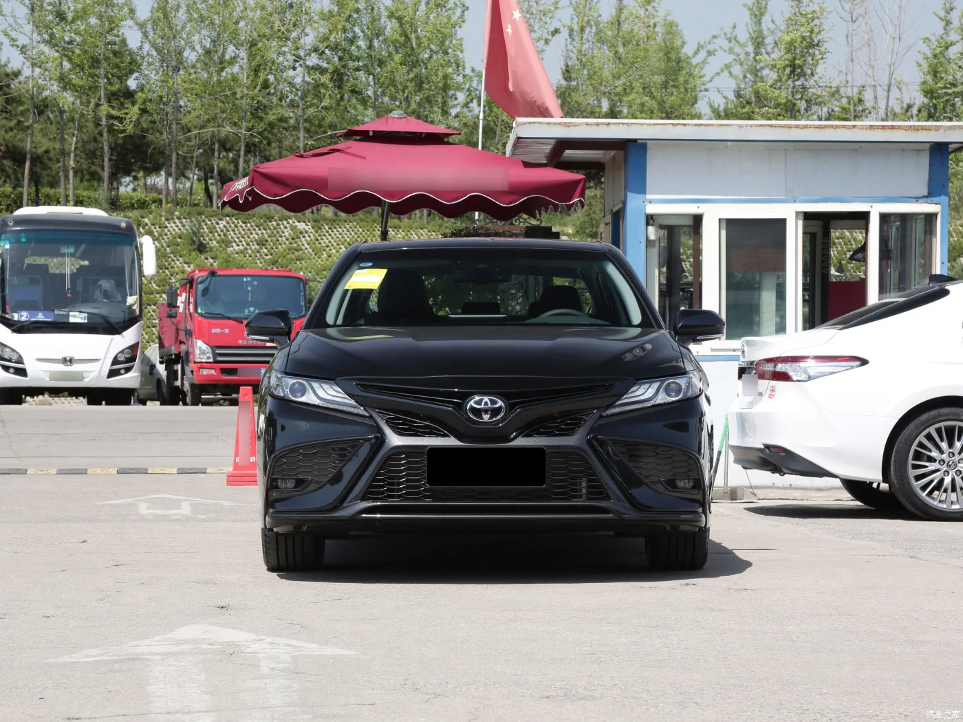 2023 New Toyota Camry Gasoline Car Fuel Cars 2.0T Version Petrol Car with 8AT 8-speed Automatic