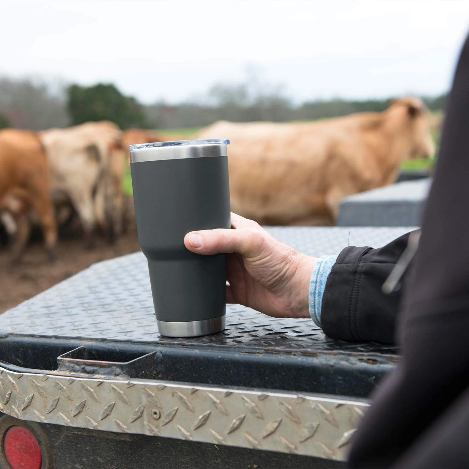 In Stock 30oz Vacuum Insulated Color Body Double Wall Stainless Steel Beer Mug Custom Outdoor Travel Coffee Mug Water Bottles