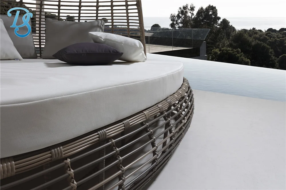  Уличная скамейка высокого качества треугольной формы из ротанга Sunbed Garden новый стиль и хорошая цена на