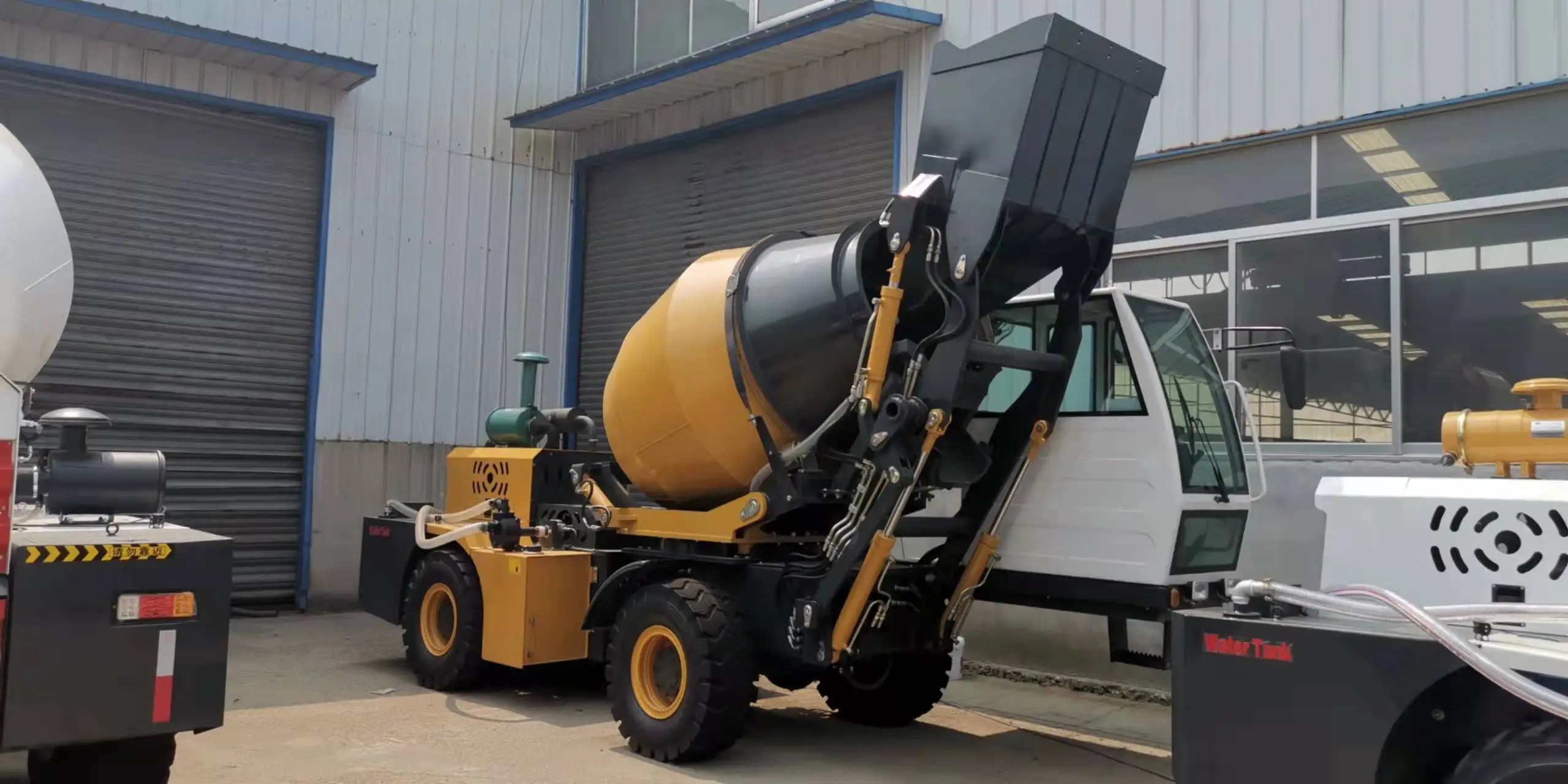 LUZUN original factory small mobile self loading concrete mixer truck 1cbm 1.3cbm