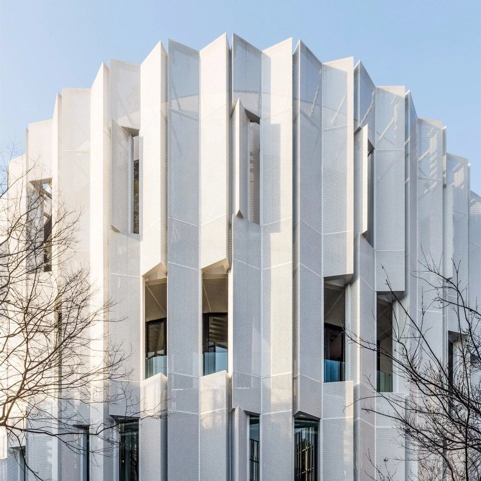 Алюминиевые простые/перфорированные панели алюминиевые фасадные облицовочные строительные