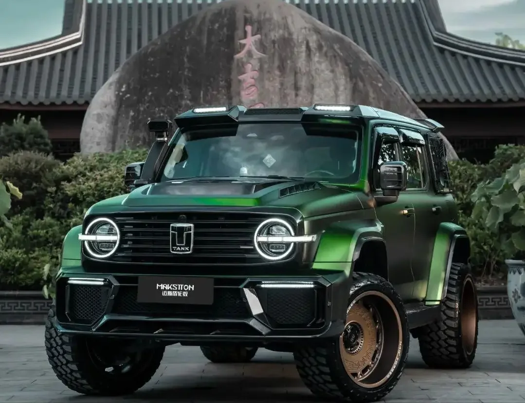 Cool appearance,high-performance Five door five seater SUV 2.0T fuel powered vehicle